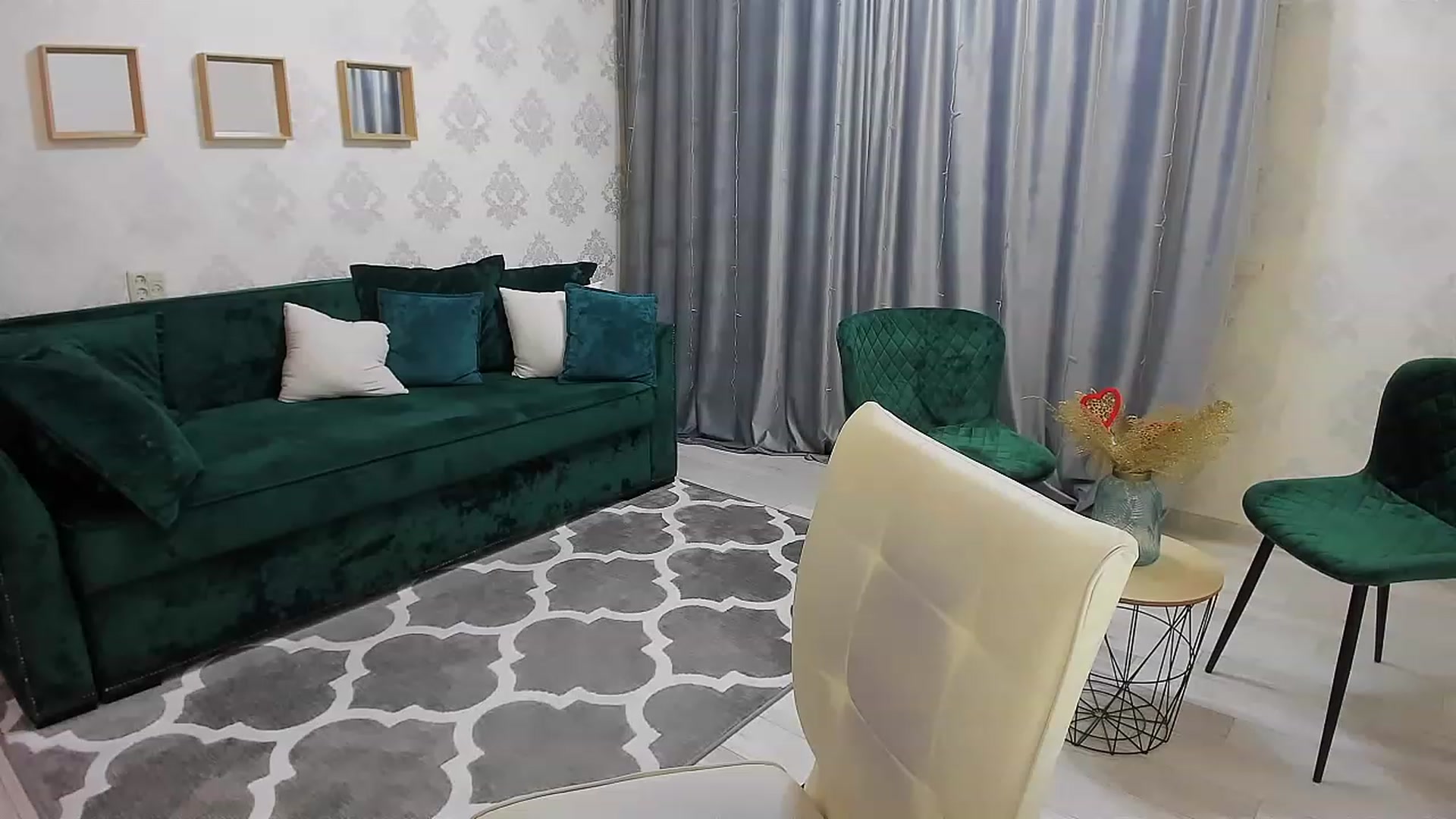 Gallery image thumbnail from ElegantLook's myfreecams stream on, 01/23/2023, 05:16 image 6 of 20