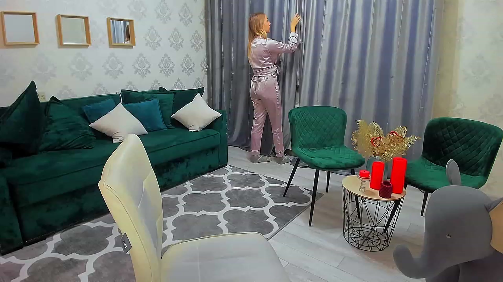 Gallery image thumbnail from ElegantLook's myfreecams stream on, 01/31/2023, 06:00 image 12 of 20
