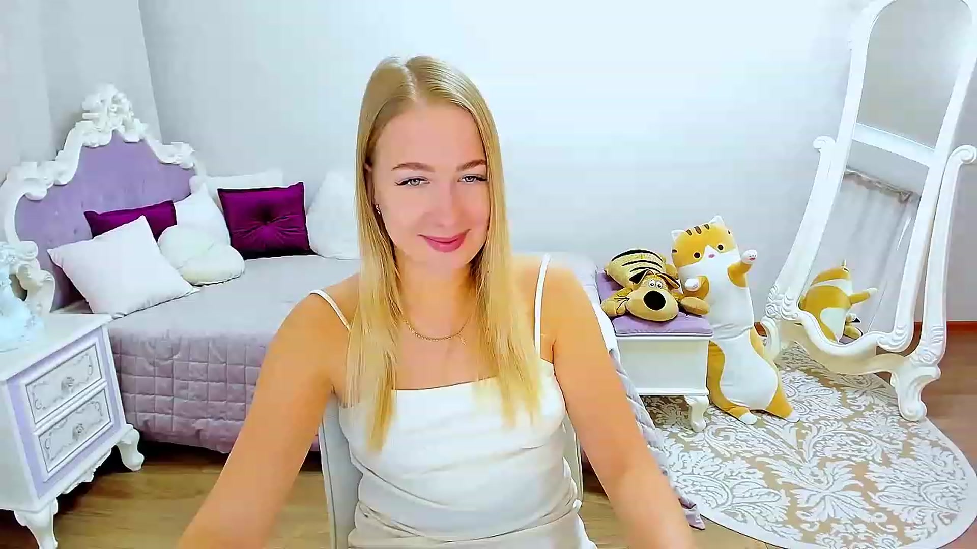 Gallery image thumbnail from ElegantLook's myfreecams stream on, 02/01/2023, 12:07 image 12 of 20