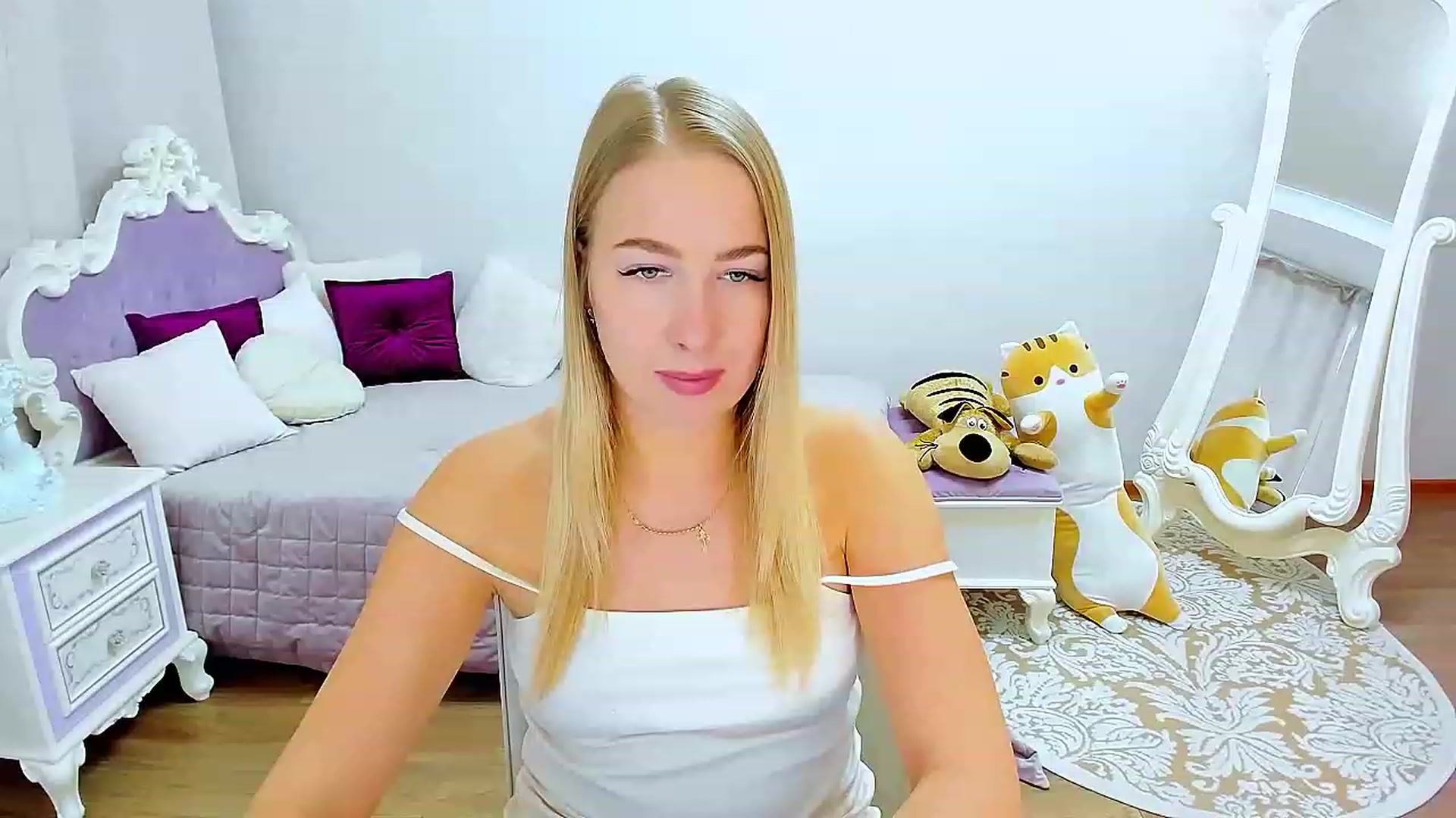 Gallery image thumbnail from ElegantLook's myfreecams stream on, 02/01/2023, 12:07 image 18 of 20