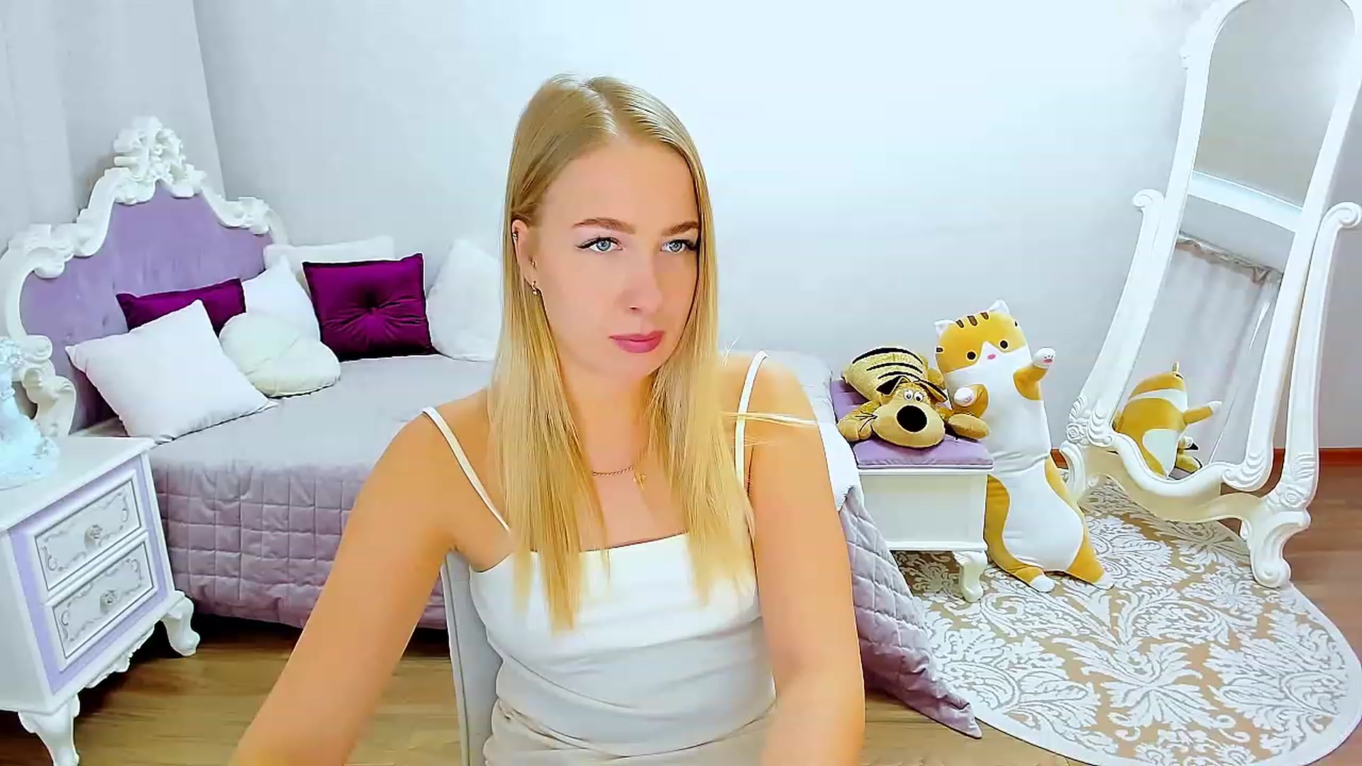 Gallery image thumbnail from ElegantLook's myfreecams stream on, 02/01/2023, 12:07 image 6 of 20