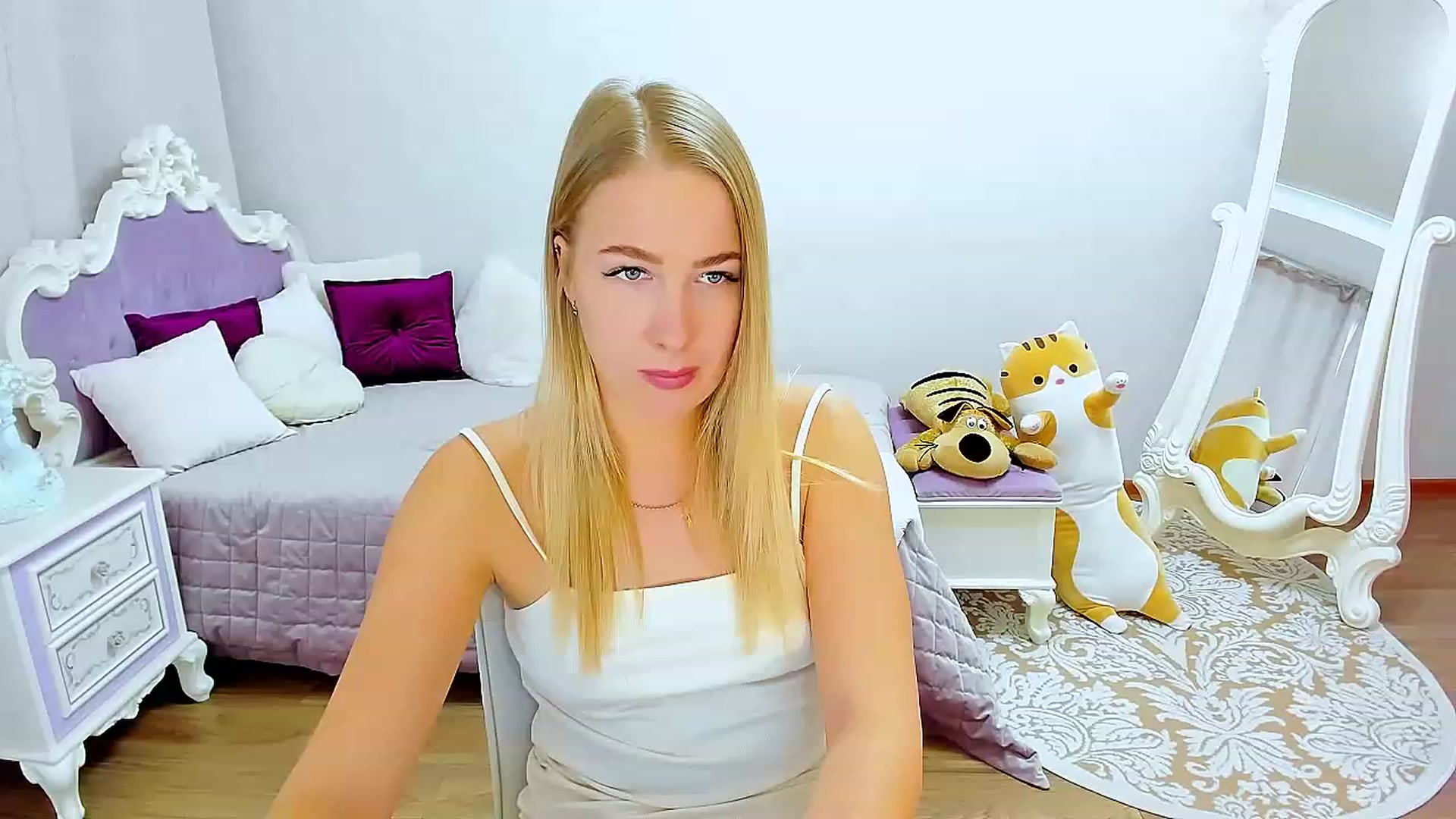 Gallery image thumbnail from ElegantLook's myfreecams stream on, 02/01/2023, 12:07 image 7 of 20