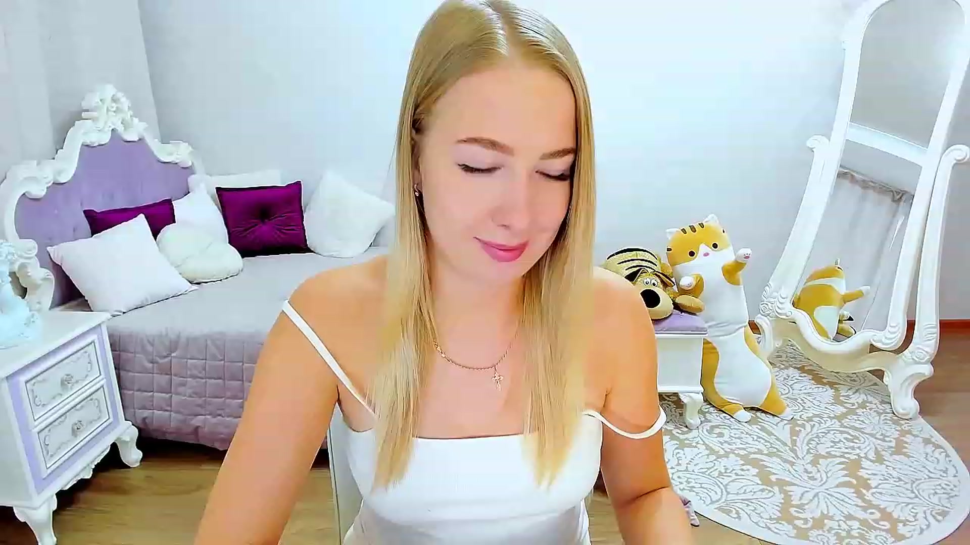 Gallery image thumbnail from ElegantLook's myfreecams stream on, 02/01/2023, 12:07 image 16 of 20