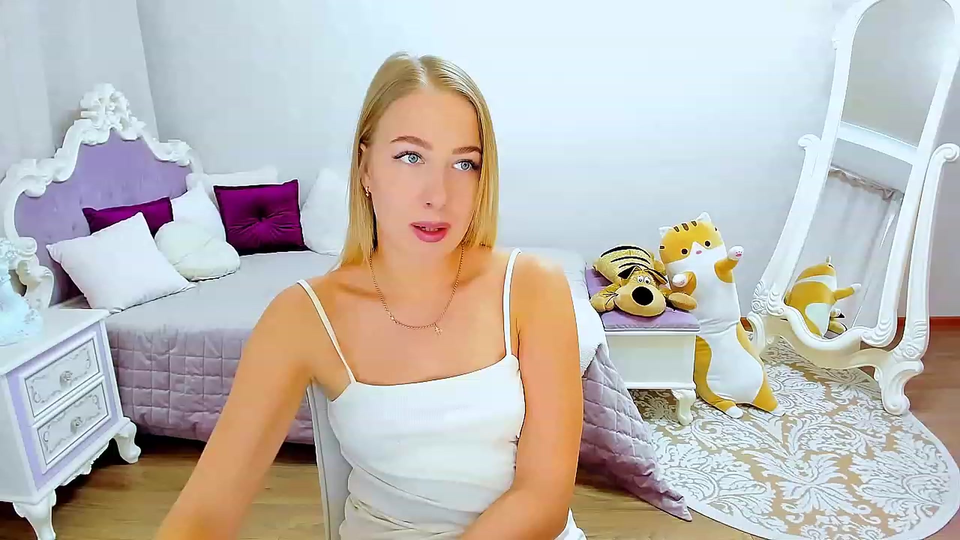 Gallery image thumbnail from ElegantLook's myfreecams stream on, 02/01/2023, 12:07 image 3 of 20