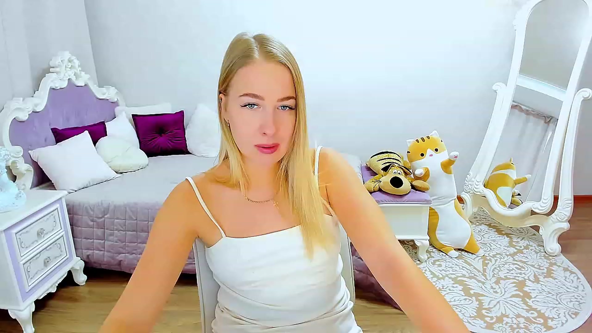 Gallery image thumbnail from ElegantLook's myfreecams stream on, 02/01/2023, 12:07 image 5 of 20