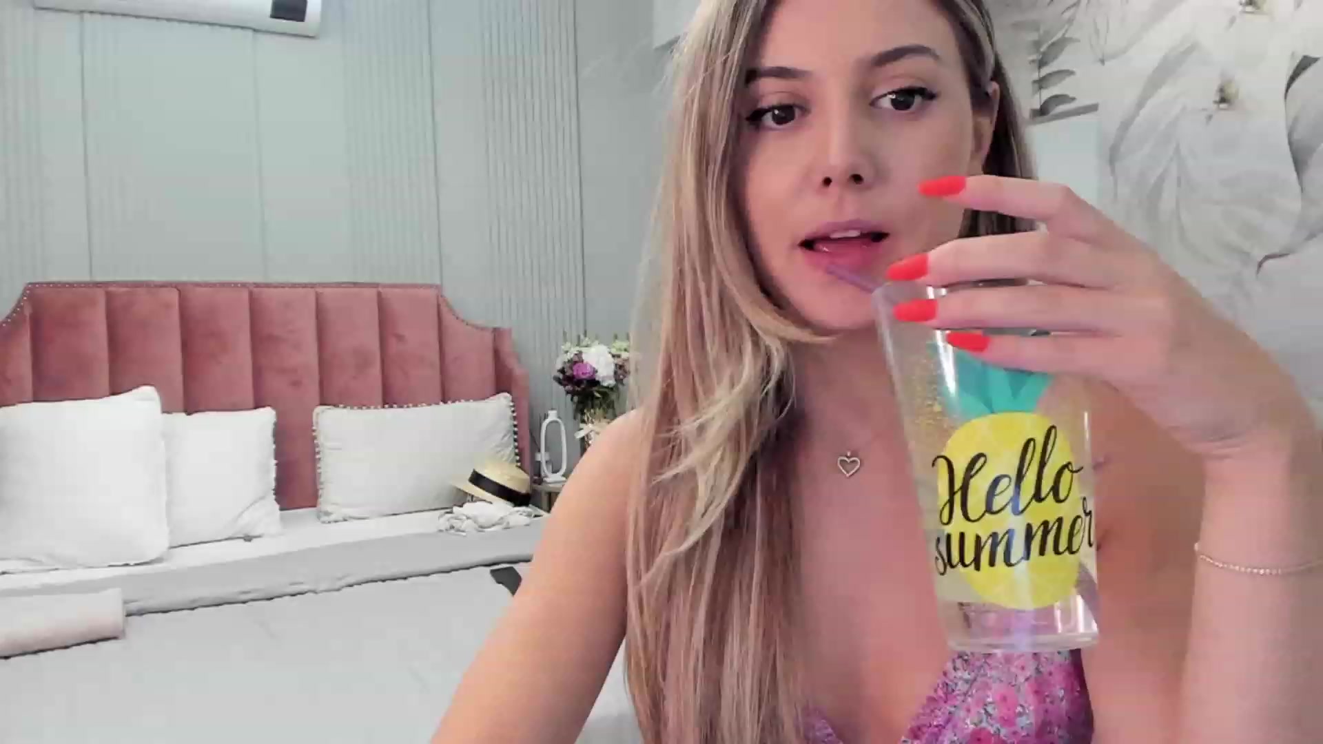 Gallery image thumbnail from ElegantnFun's myfreecams stream on, 08/13/2023, 20:00 image 18 of 20