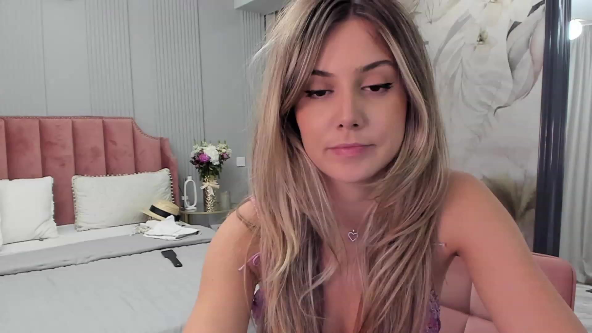 Gallery image thumbnail from ElegantnFun's myfreecams stream on, 08/13/2023, 21:09 image 4 of 20