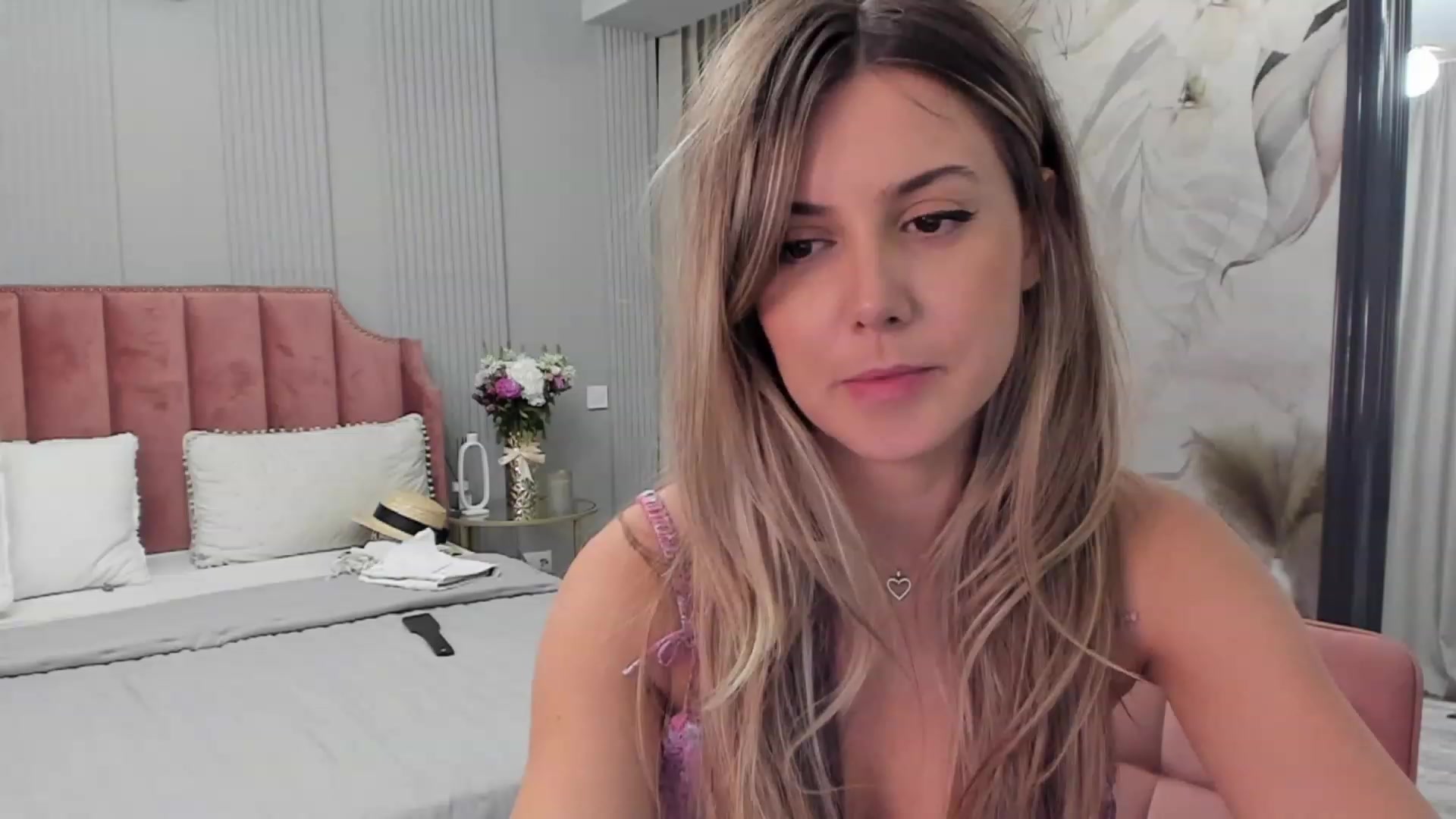 Gallery image thumbnail from ElegantnFun's myfreecams stream on, 08/13/2023, 21:09 image 5 of 20