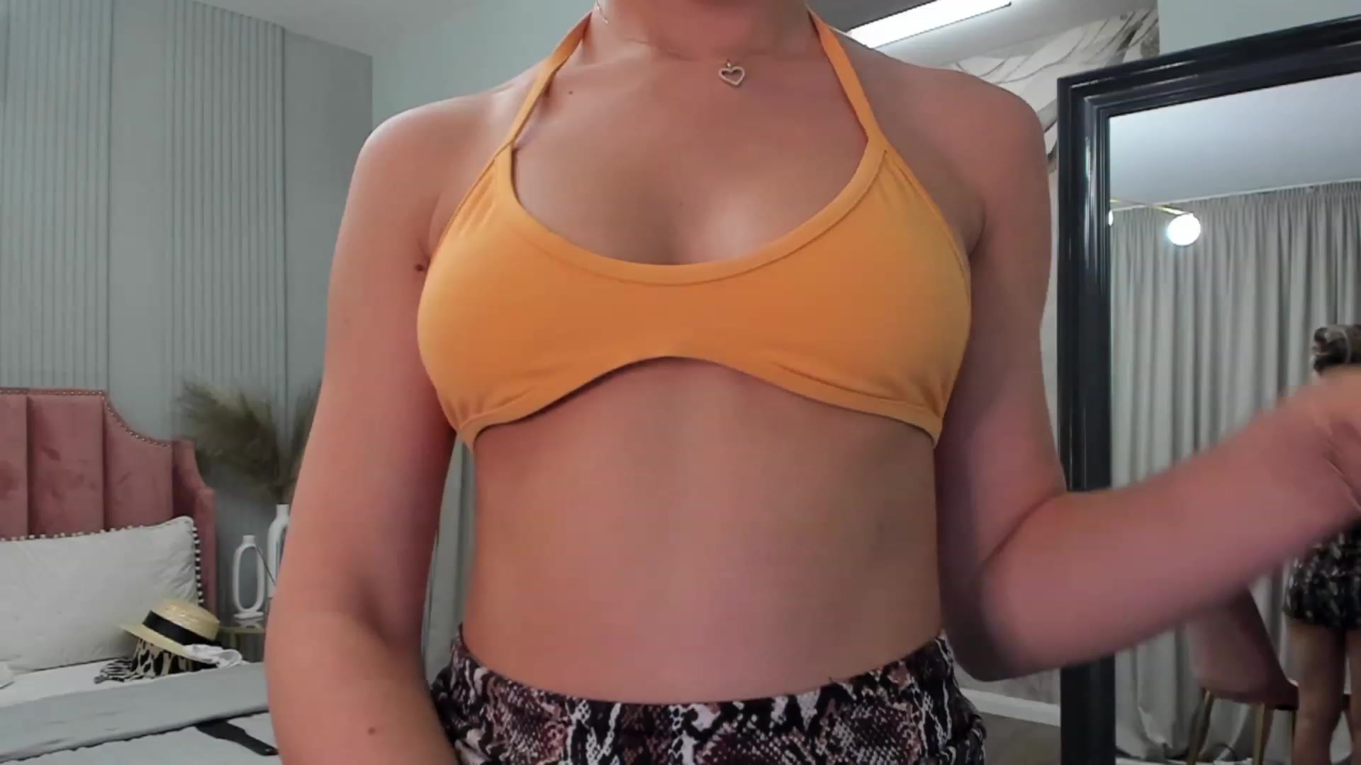 Gallery image thumbnail from ElegantnFun's myfreecams stream on, 08/17/2023, 22:03 image 4 of 20