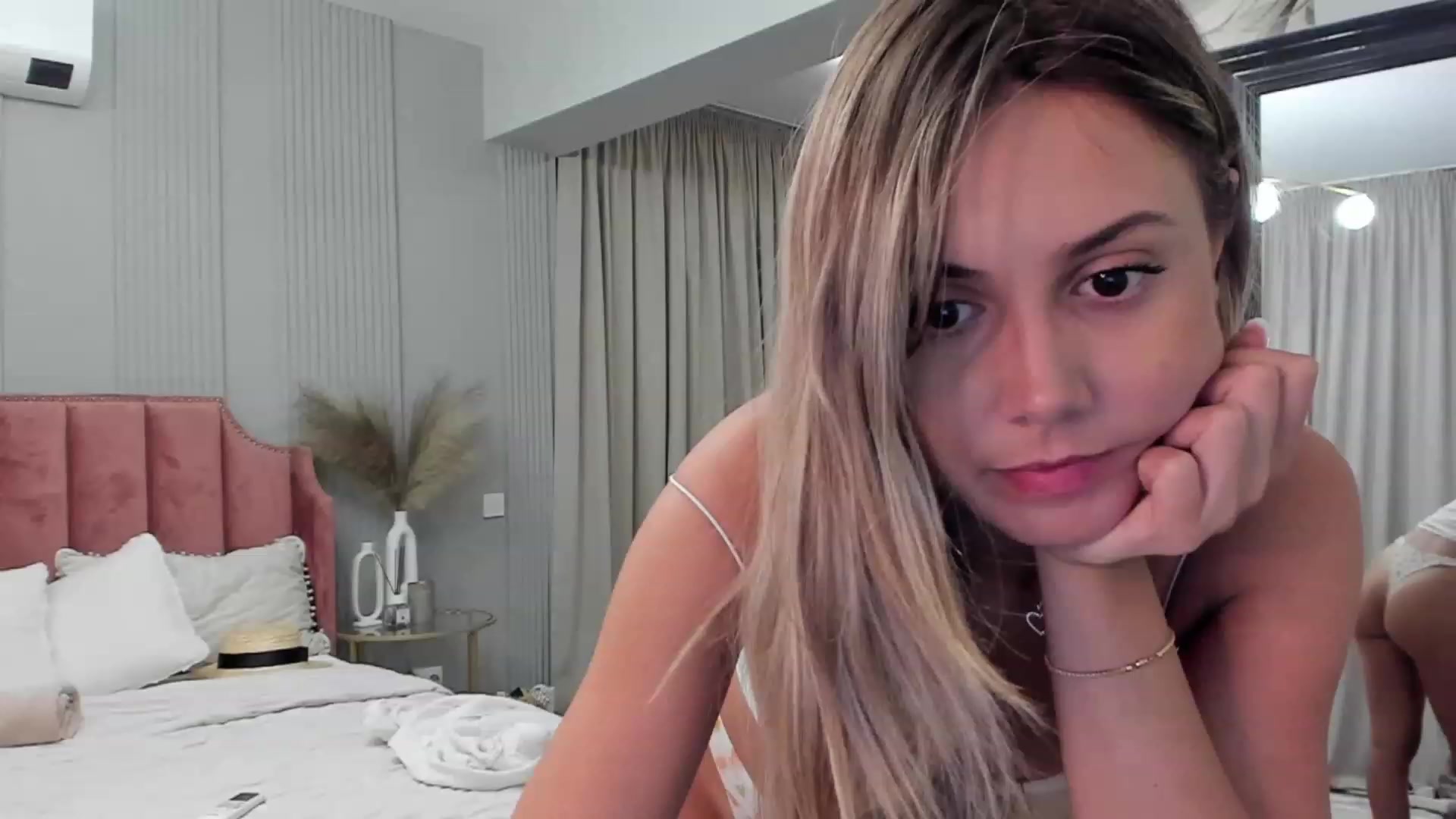 Gallery image thumbnail from ElegantnFun's myfreecams stream on, 08/20/2023, 21:40 image 20 of 20