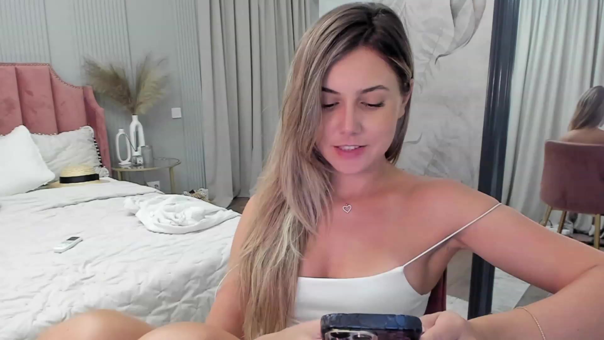 Gallery image thumbnail from ElegantnFun's myfreecams stream on, 08/20/2023, 22:15 image 4 of 20
