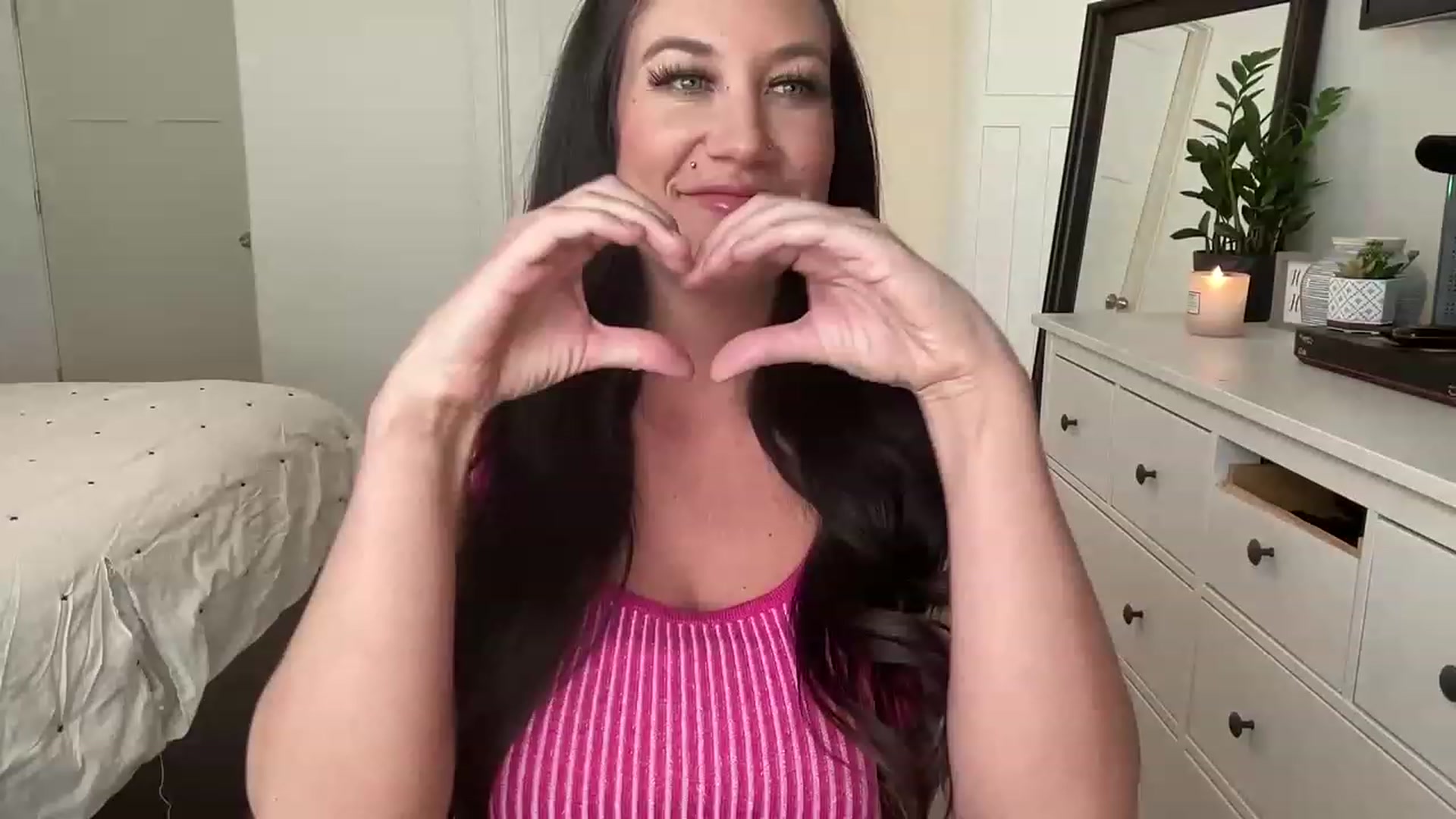 Gallery image thumbnail from Elektraaa69's myfreecams stream on, 03/22/2023, 17:04 image 15 of 20
