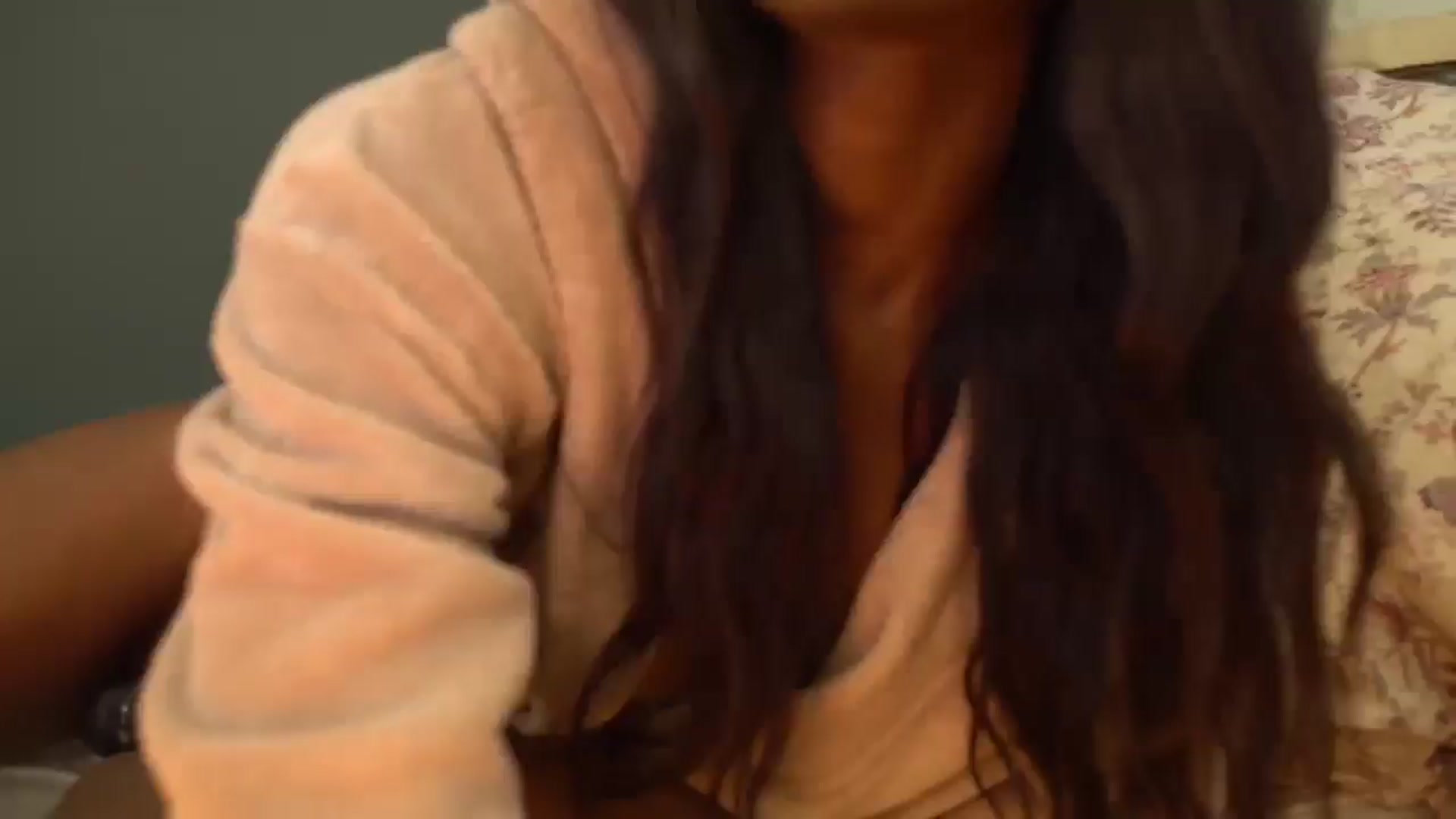 Gallery image thumbnail from ElenaMint's myfreecams stream on, 09/12/2025, 23:05 image 9 of 20
