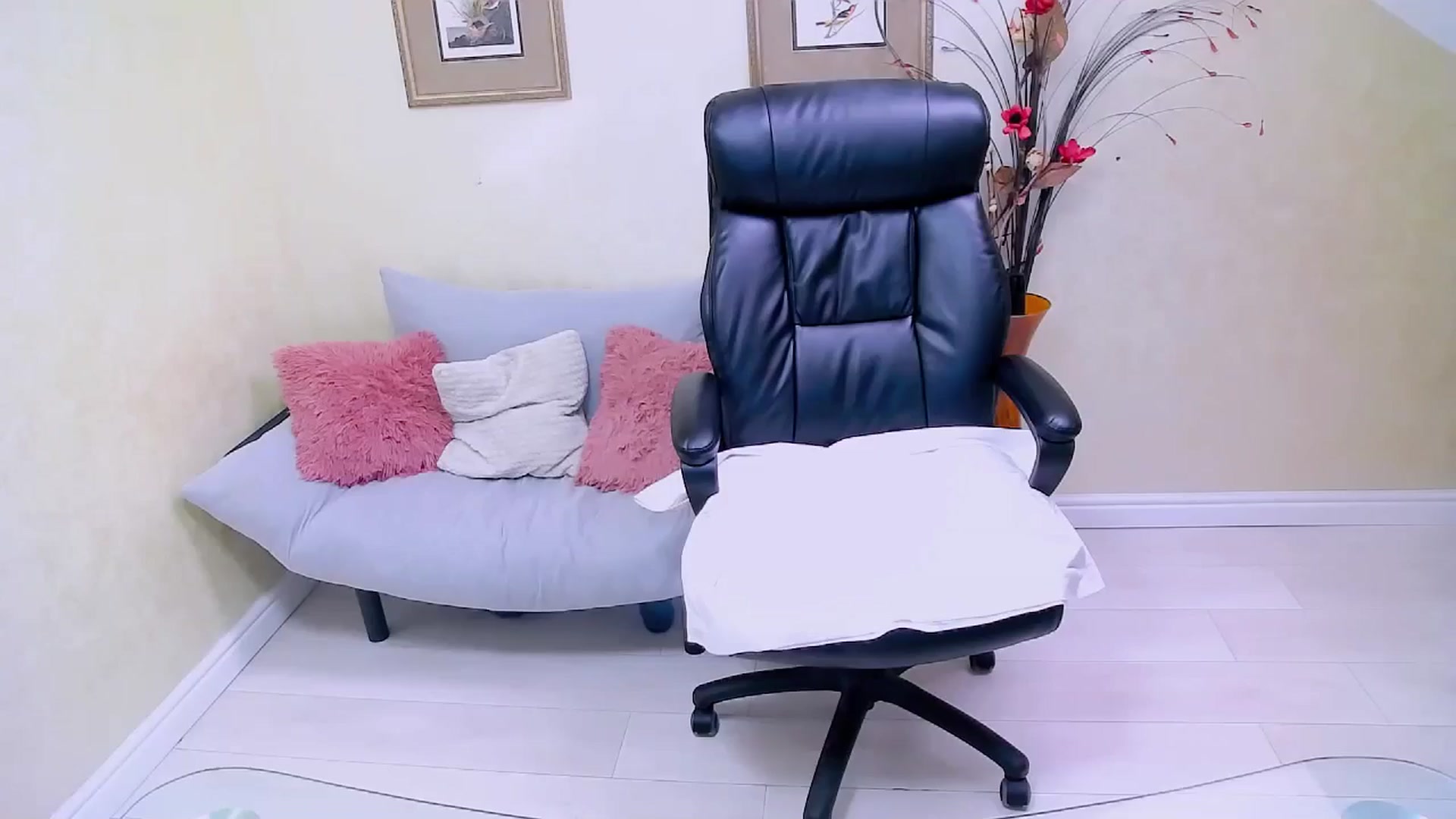 Gallery image thumbnail from ElenaSworld's myfreecams stream on, 06/19/2024, 05:52 image 10 of 20