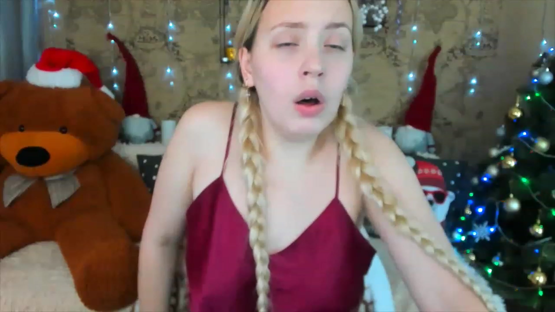 Gallery image thumbnail from Elena_Shy's myfreecams stream on, 12/25/2022, 13:05 image 12 of 20