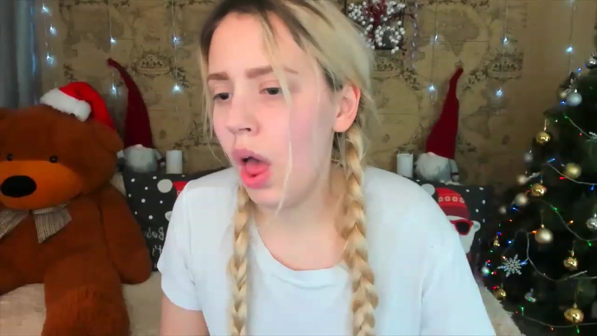 Gallery image thumbnail from Elena_Shy's myfreecams stream on, 12/26/2022, 10:07 image 15 of 20