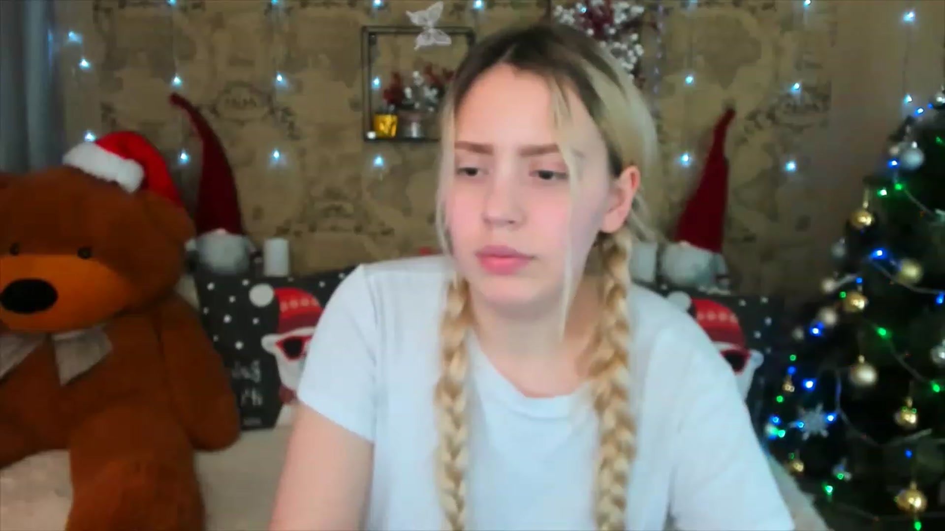 Gallery image thumbnail from Elena_Shy's myfreecams stream on, 12/26/2022, 10:07 image 17 of 20