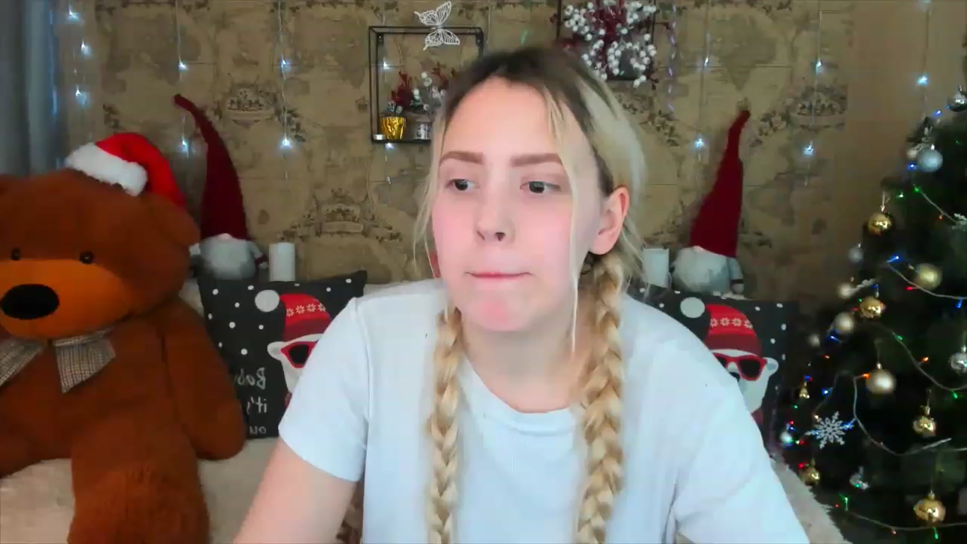 Gallery image thumbnail from Elena_Shy's myfreecams stream on, 12/26/2022, 10:07 image 20 of 20