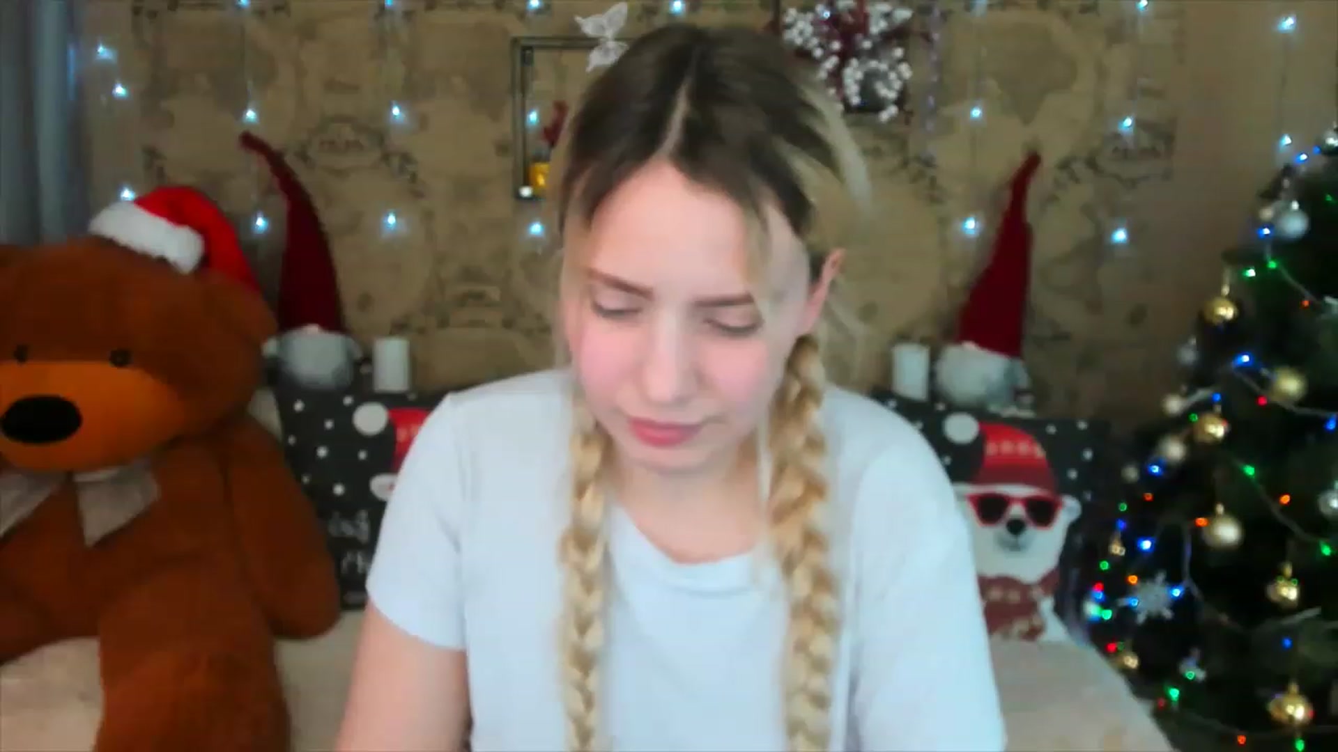 Gallery image thumbnail from Elena_Shy's myfreecams stream on, 12/26/2022, 10:07 image 16 of 20