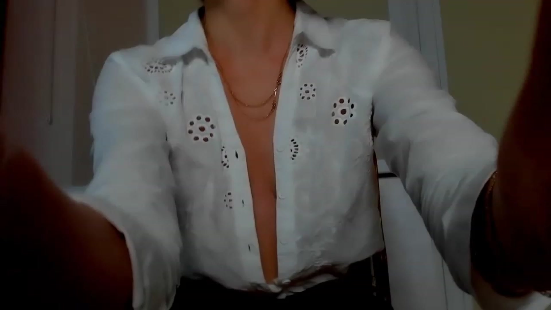 Gallery image thumbnail from Elenapre's myfreecams stream on, 03/27/2023, 11:09 image 10 of 20