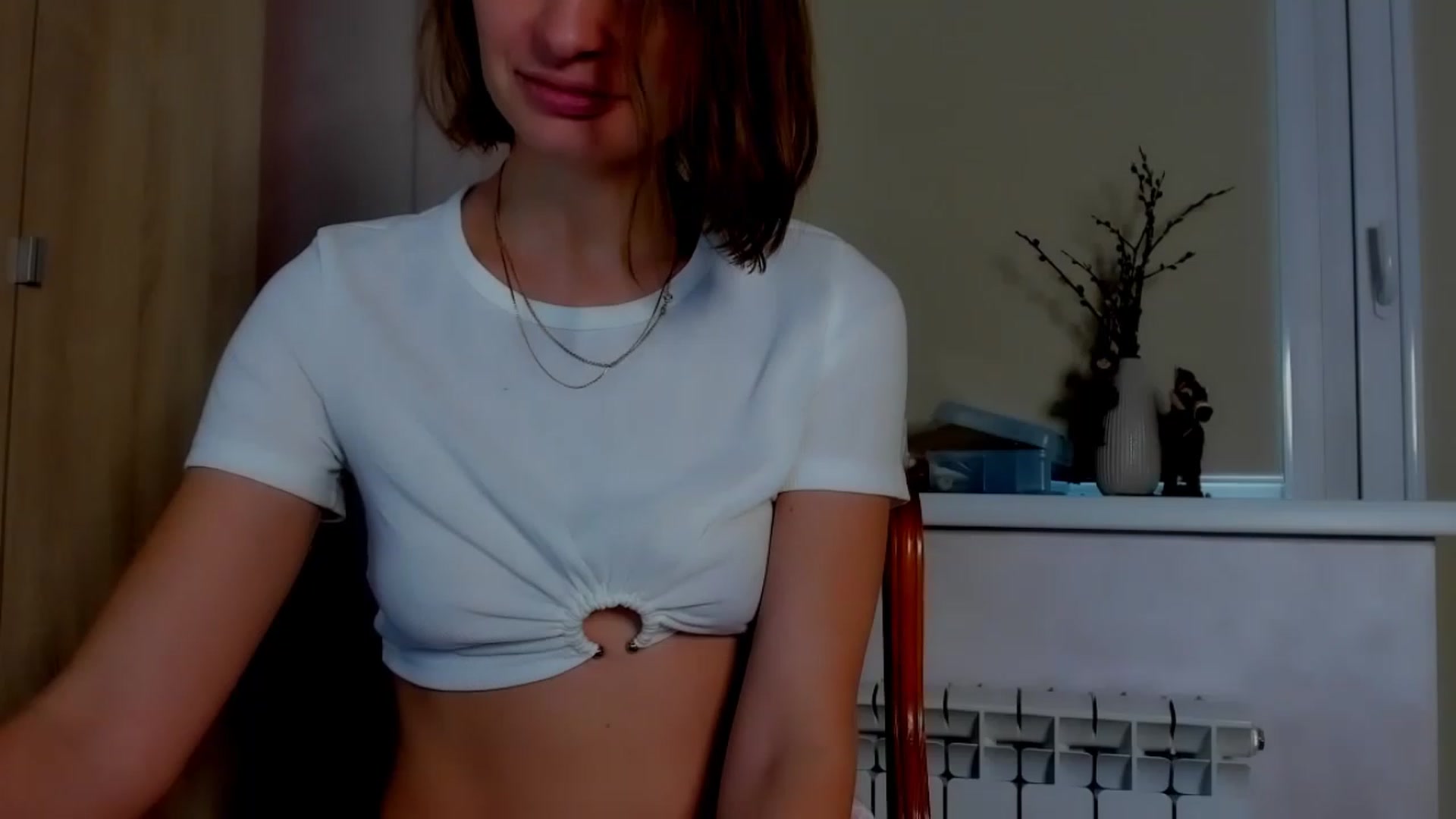 Gallery image thumbnail from Elenapre's myfreecams stream on, 04/10/2023, 07:00 image 16 of 20