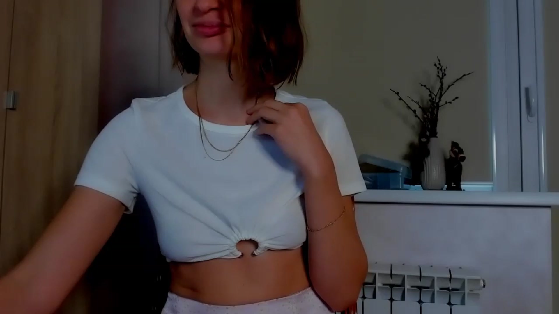 Gallery image thumbnail from Elenapre's myfreecams stream on, 04/10/2023, 07:00 image 10 of 20