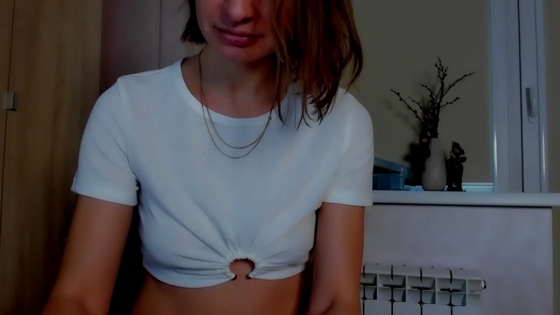 Gallery image thumbnail from Elenapre's myfreecams stream on, 04/10/2023, 07:00 image 19 of 20