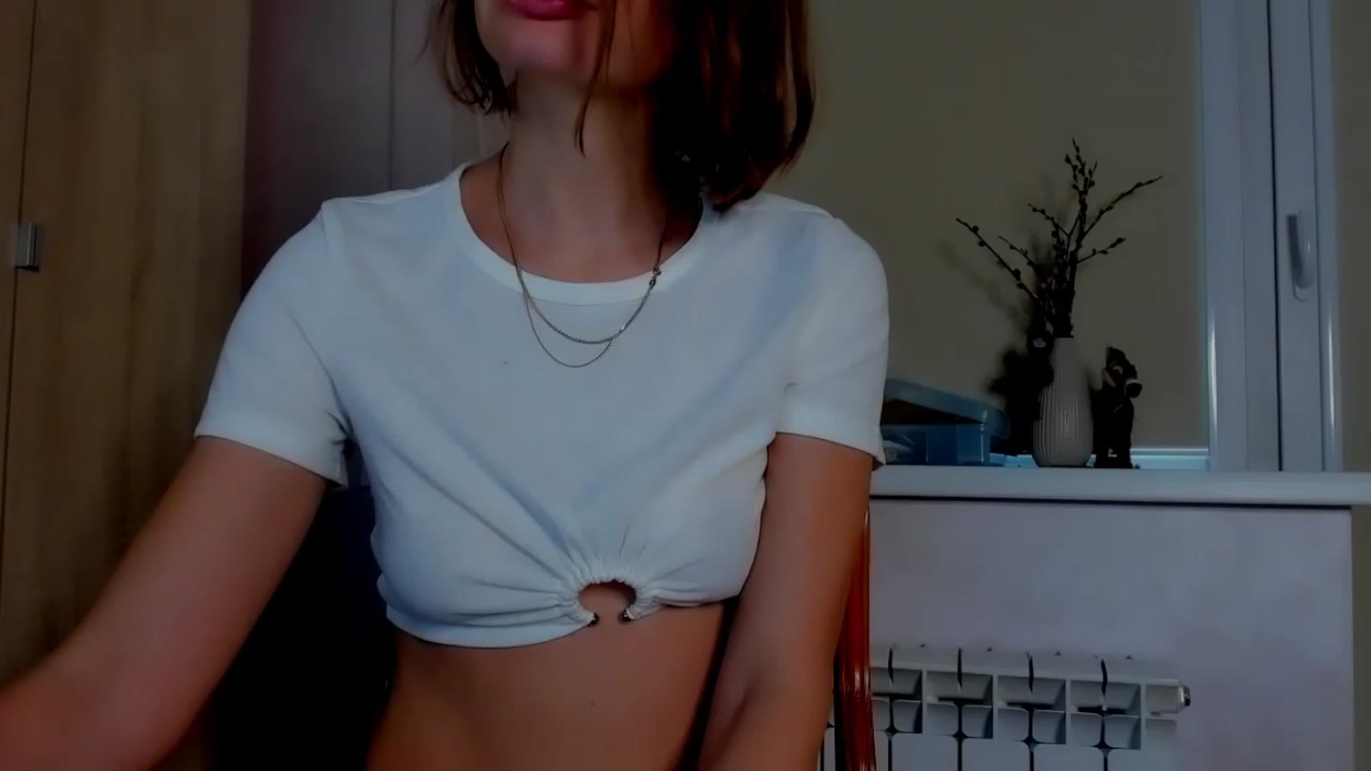 Gallery image thumbnail from Elenapre's myfreecams stream on, 04/10/2023, 07:00 image 15 of 20