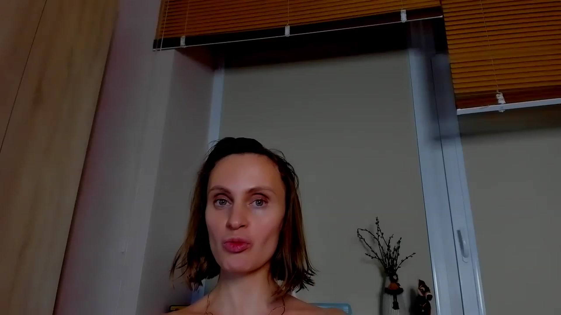 Gallery image thumbnail from Elenapre's myfreecams stream on, 04/22/2023, 10:35 image 14 of 20