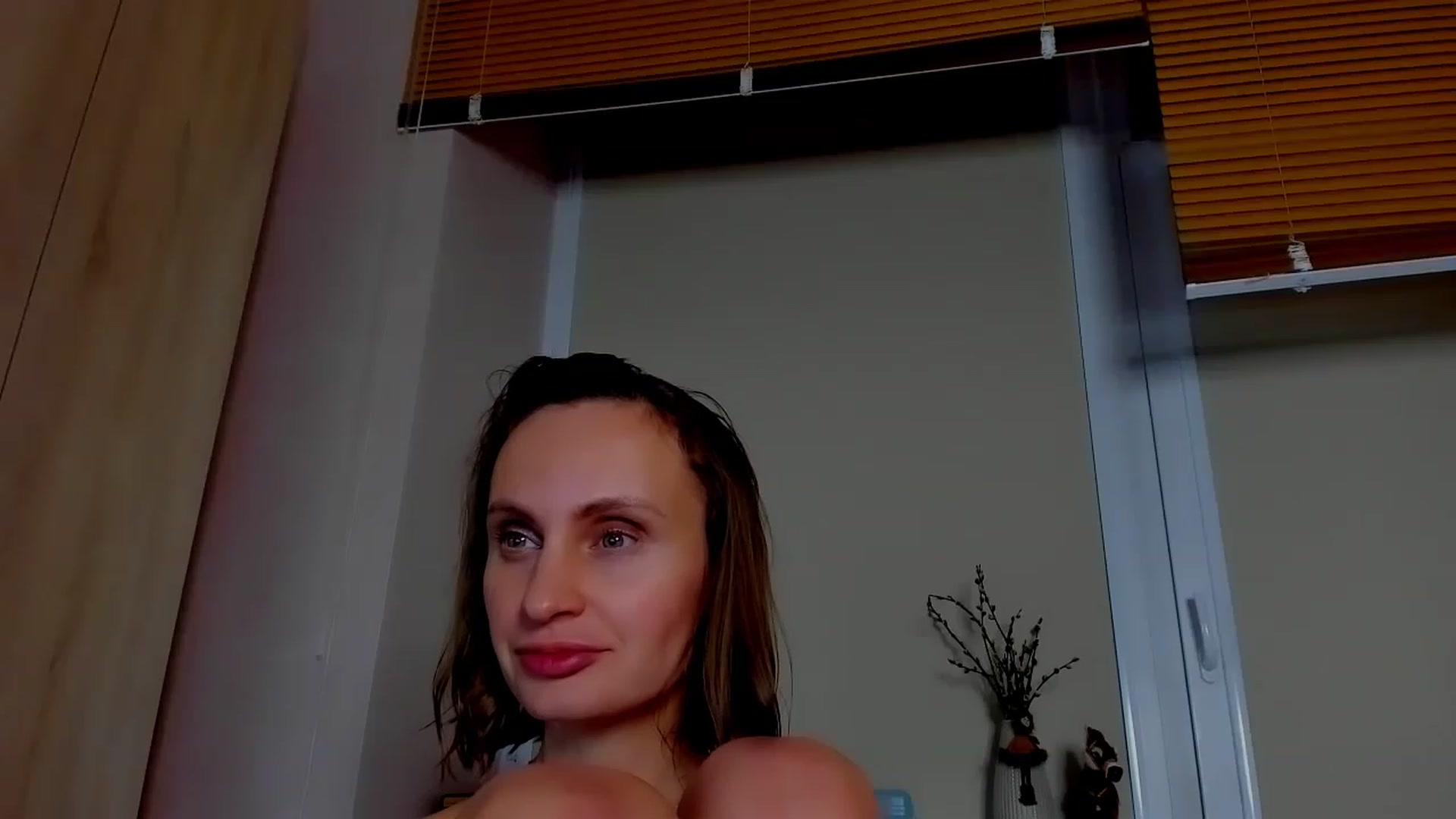 Gallery image thumbnail from Elenapre's myfreecams stream on, 04/22/2023, 10:35 image 15 of 20