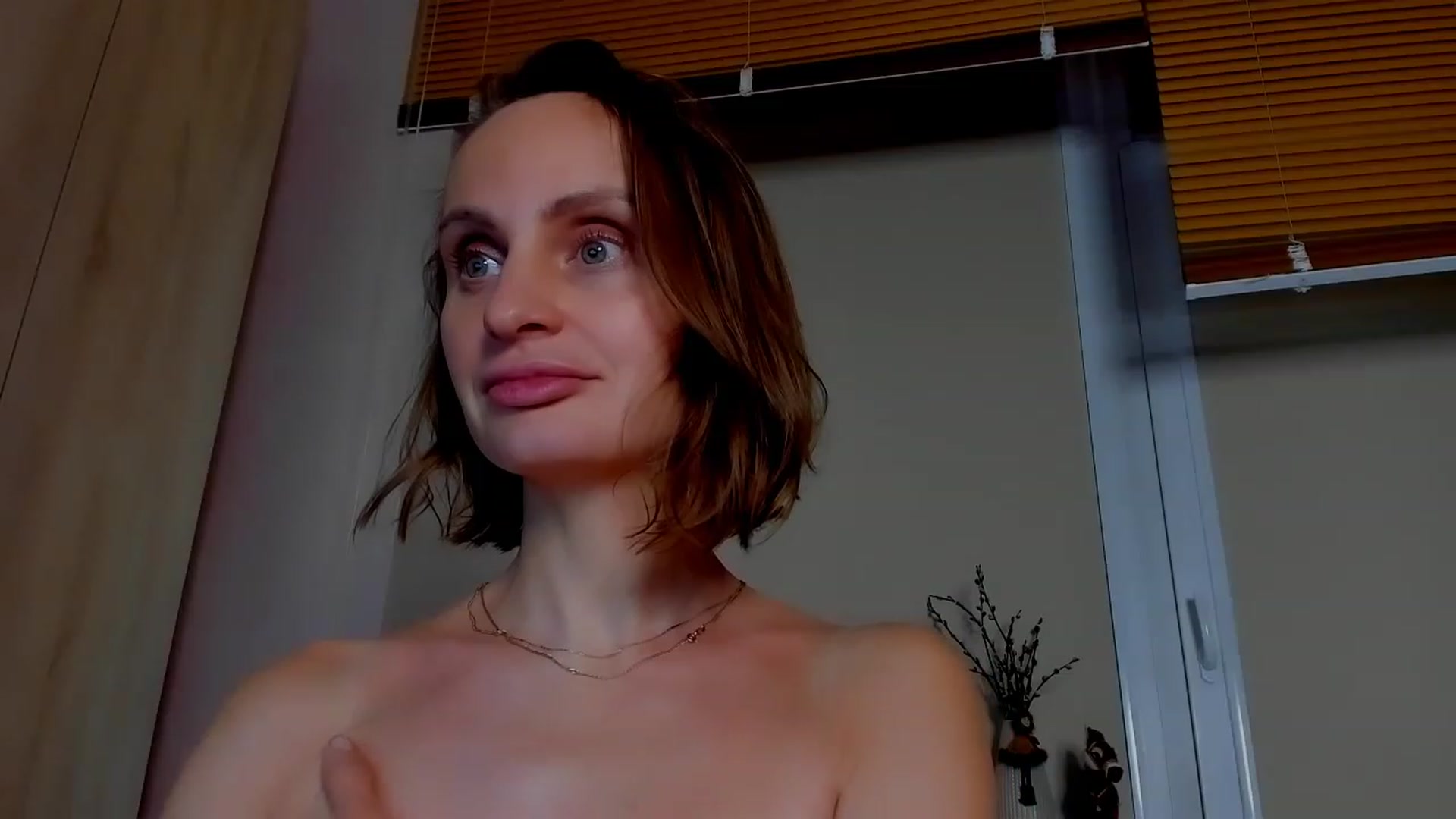 Gallery image thumbnail from Elenapre's myfreecams stream on, 04/22/2023, 10:35 image 12 of 20