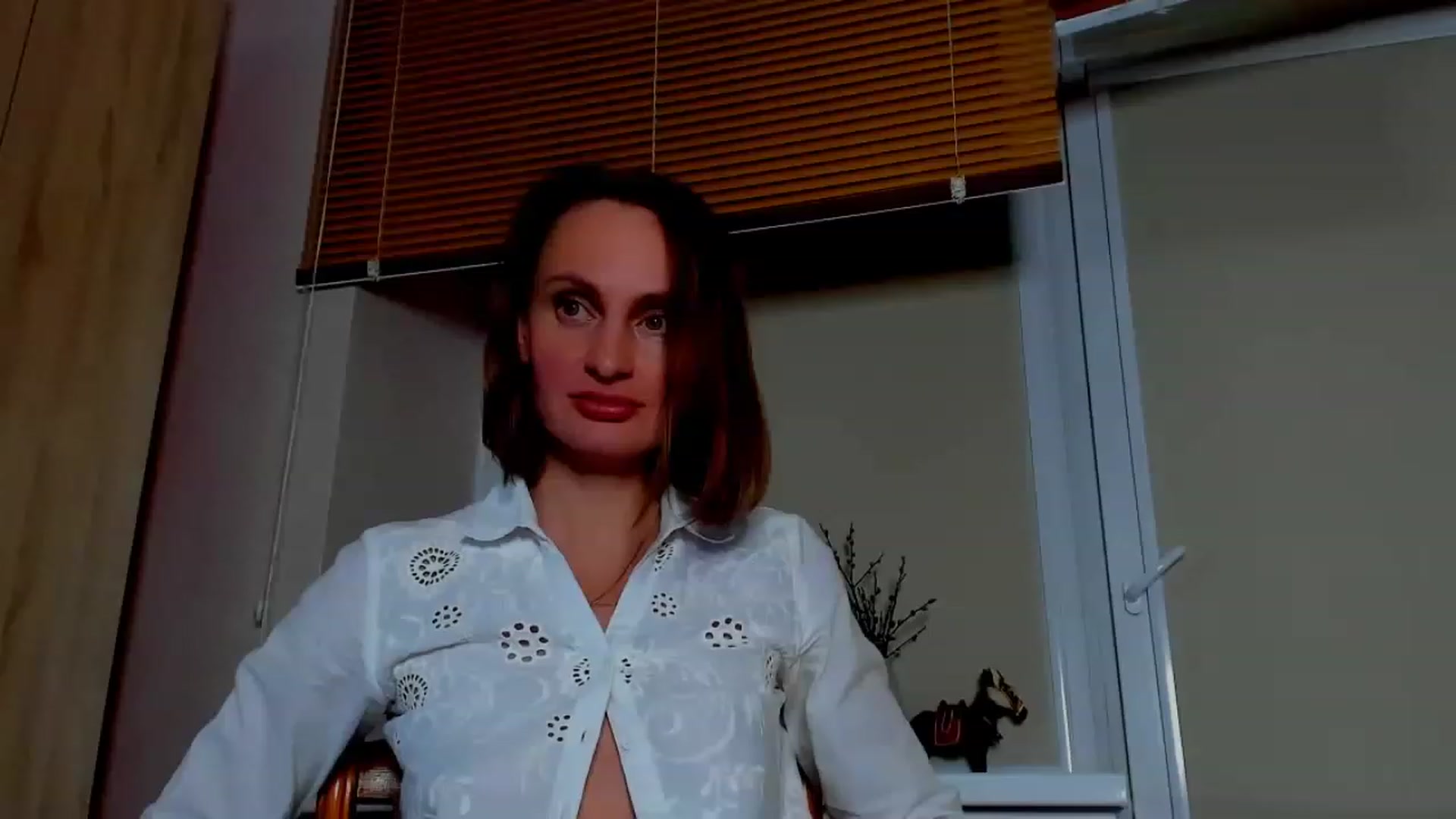 Gallery image thumbnail from Elenapre's myfreecams stream on, 05/05/2023, 10:05 image 16 of 20