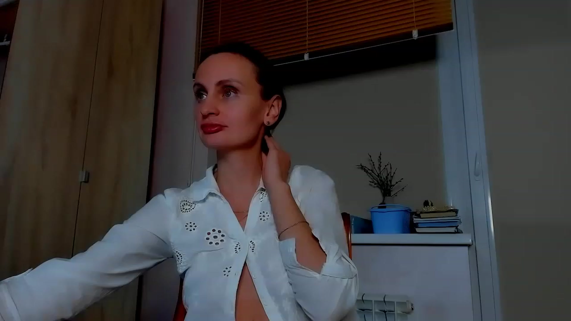 Gallery image thumbnail from Elenapre's myfreecams stream on, 05/06/2023, 08:36 image 17 of 20