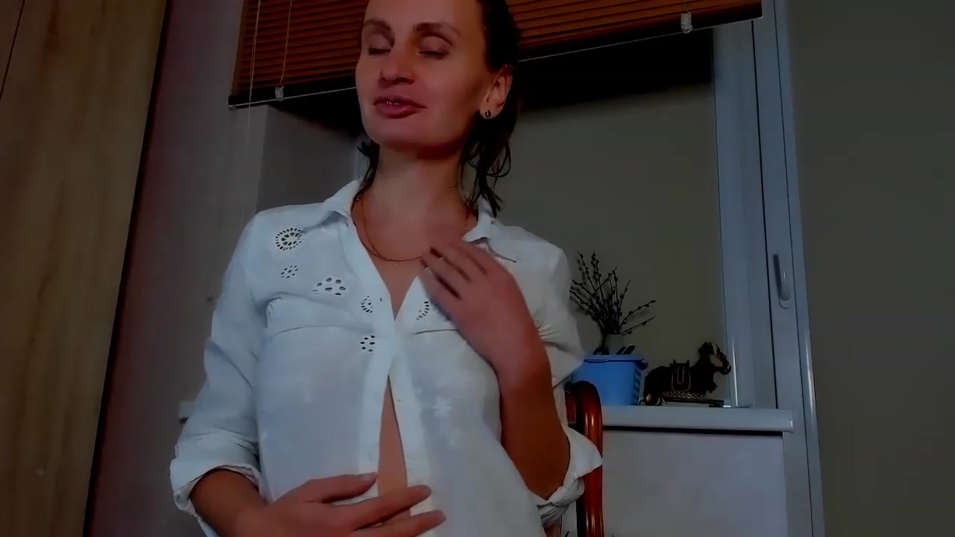 Gallery image thumbnail from Elenapre's myfreecams stream on, 05/27/2023, 08:19 image 16 of 20