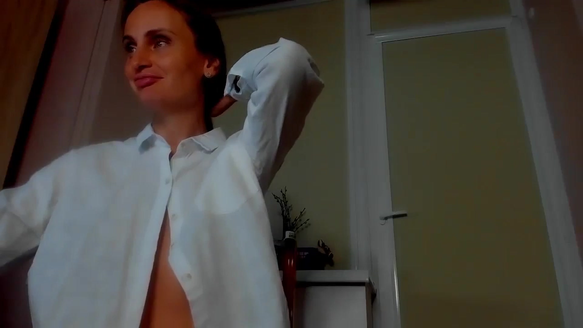 Gallery image thumbnail from Elenapre's myfreecams stream on, 08/21/2023, 06:20 image 2 of 20