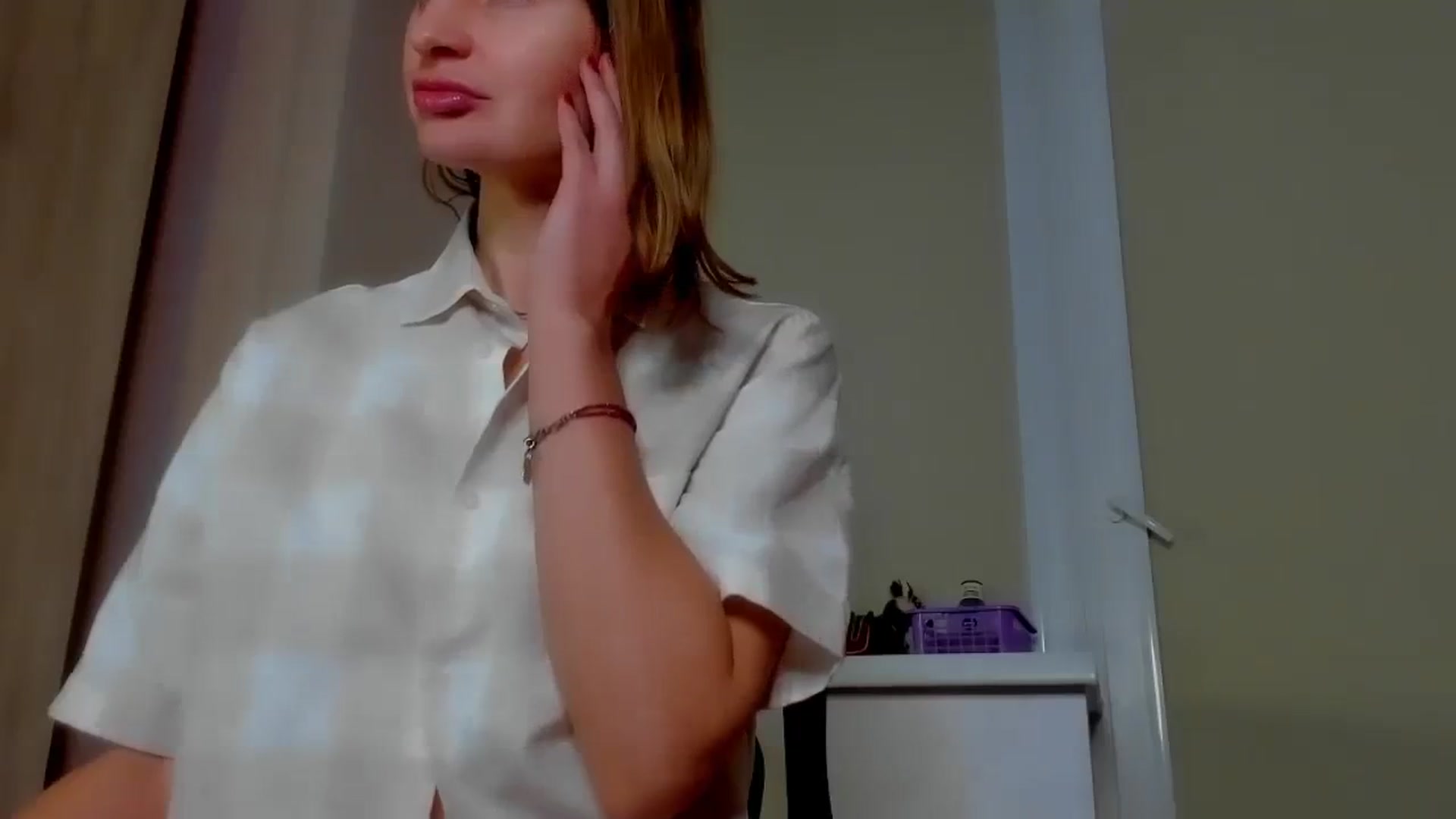 Gallery image thumbnail from Elenapre's myfreecams stream on, 11/22/2023, 07:29 image 4 of 20