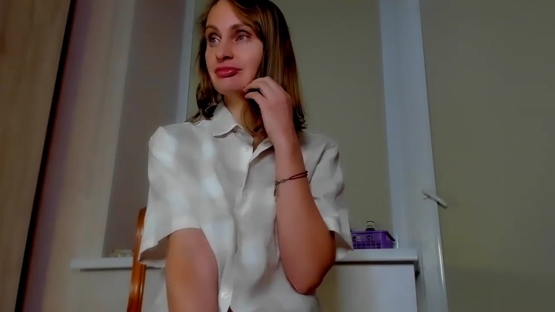 Gallery image thumbnail from Elenapre's myfreecams stream on, 11/22/2023, 07:29 image 16 of 20