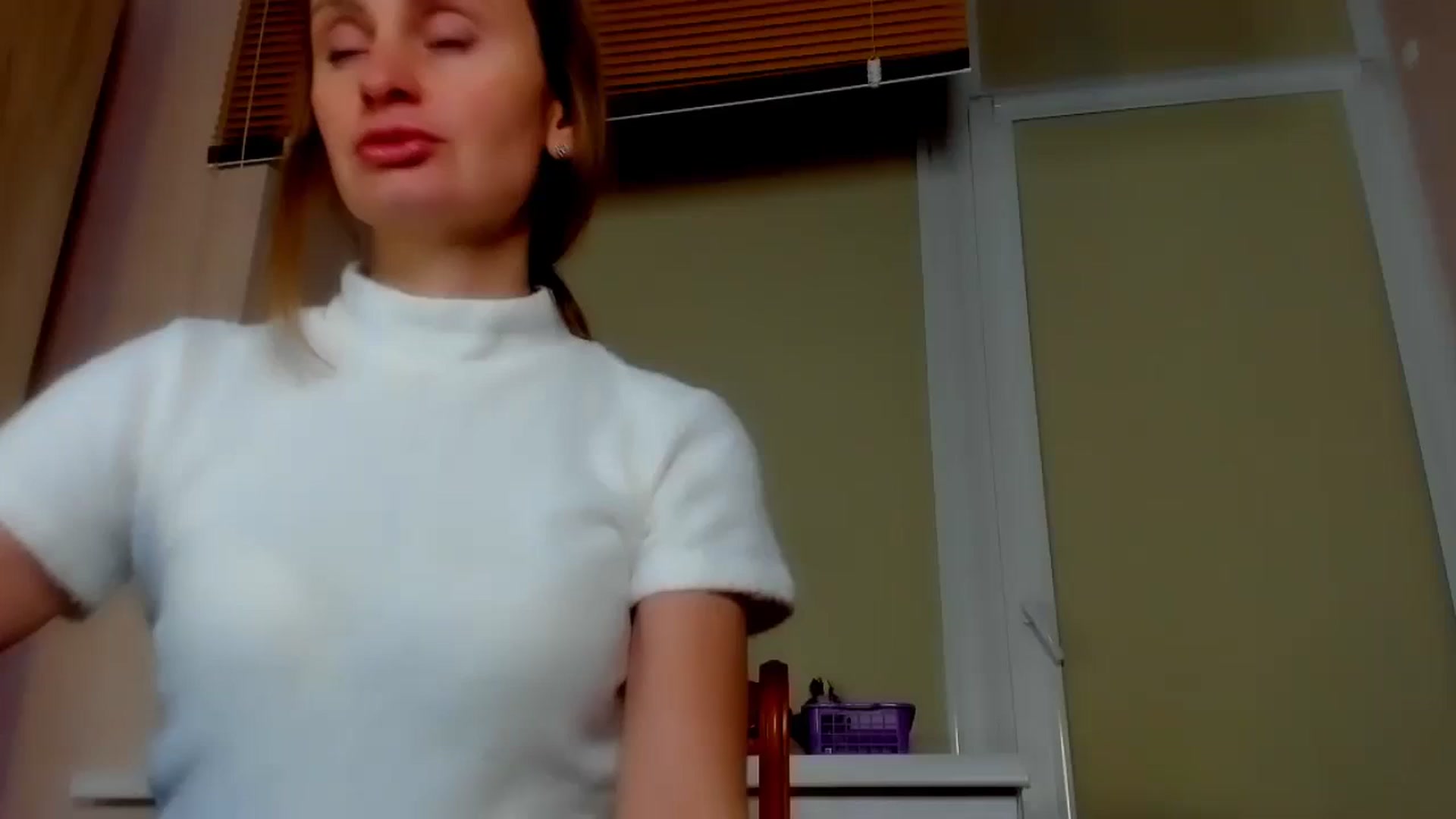 Gallery image thumbnail from Elenapre's myfreecams stream on, 12/12/2023, 04:29 image 9 of 20