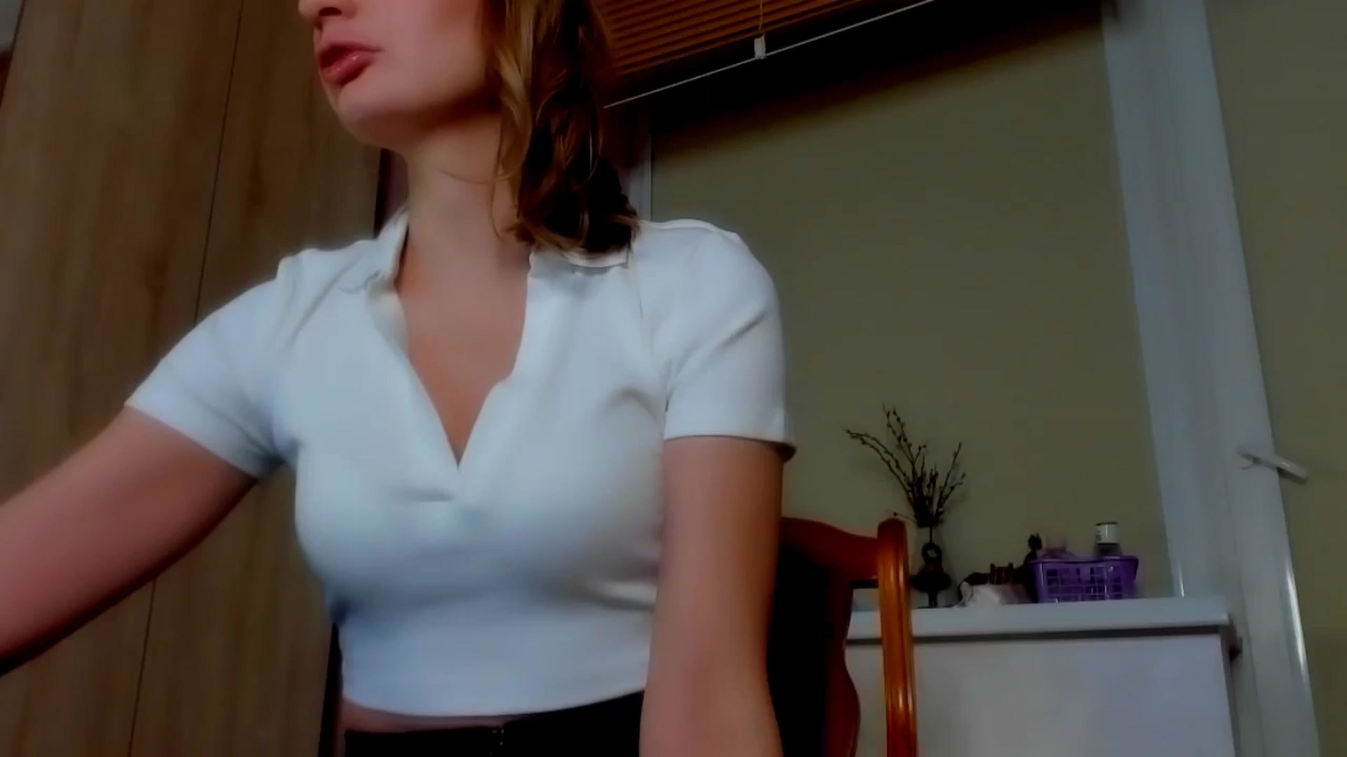 Gallery image thumbnail from Elenapre's myfreecams stream on, 12/22/2023, 05:47 image 1 of 20