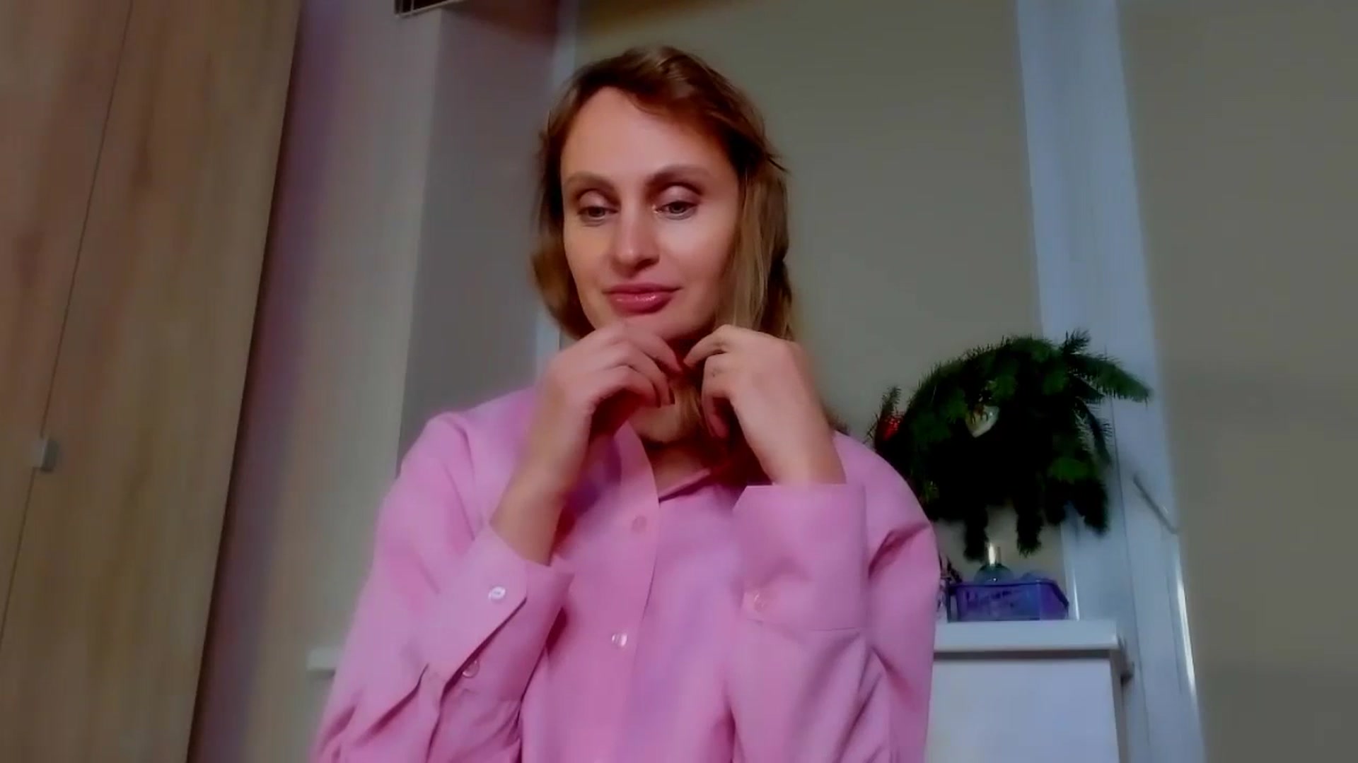 Gallery image thumbnail from Elenapre's myfreecams stream on, 01/10/2024, 06:51 image 6 of 20