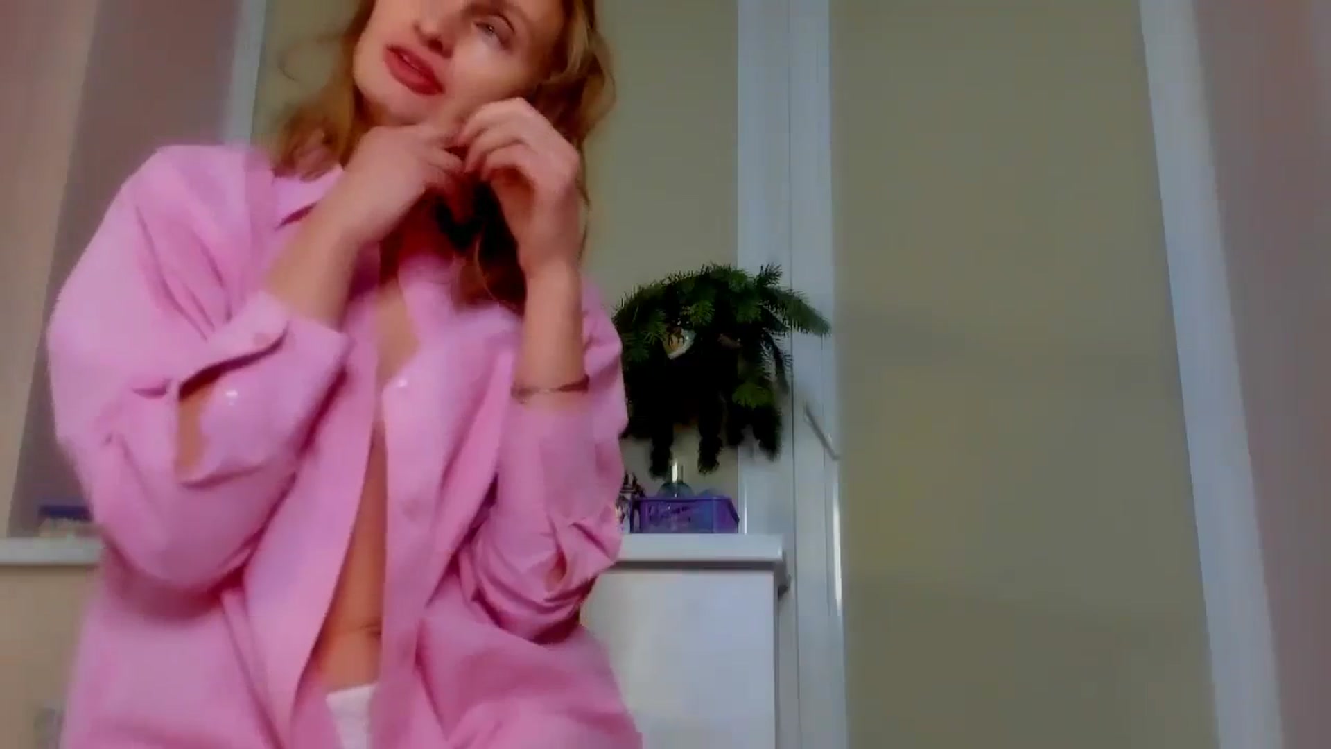 Gallery image thumbnail from Elenapre's myfreecams stream on, 01/10/2024, 07:42 image 15 of 20