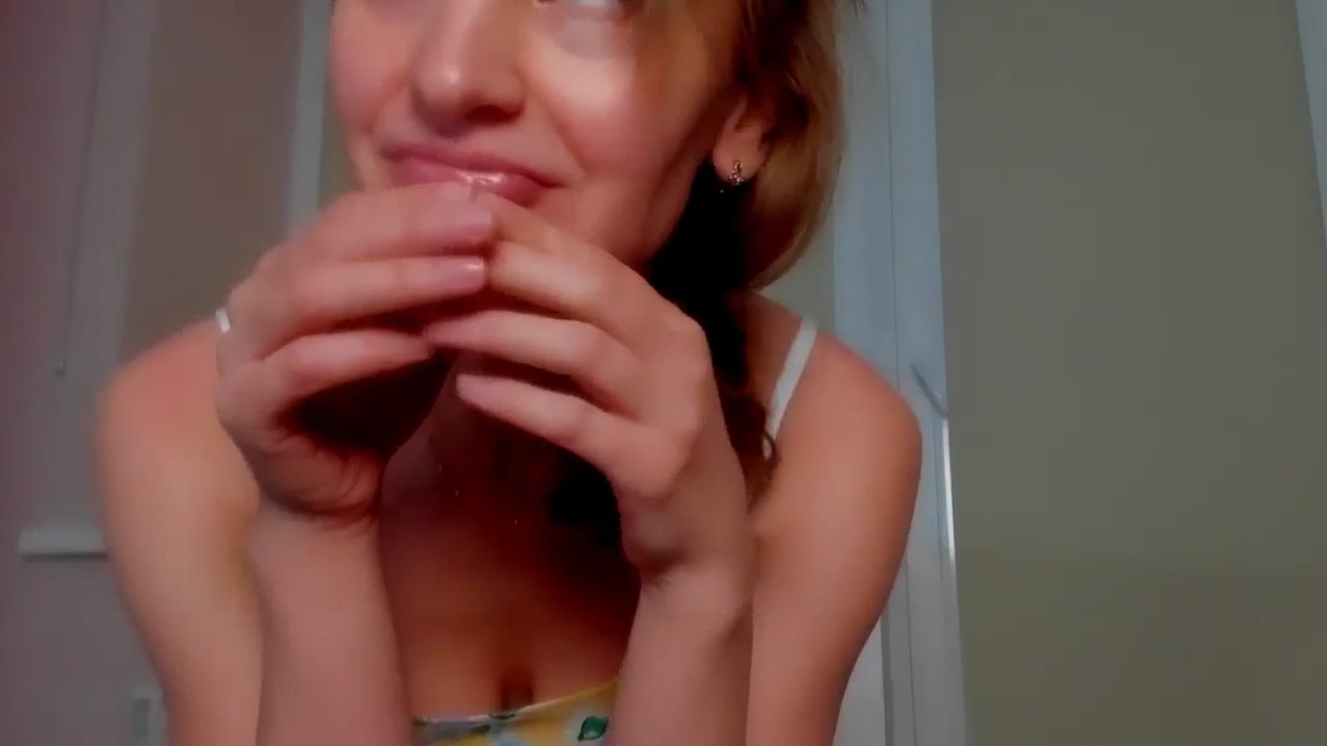 Gallery image thumbnail from Elenapre's myfreecams stream on, 02/16/2024, 05:34 image 4 of 20