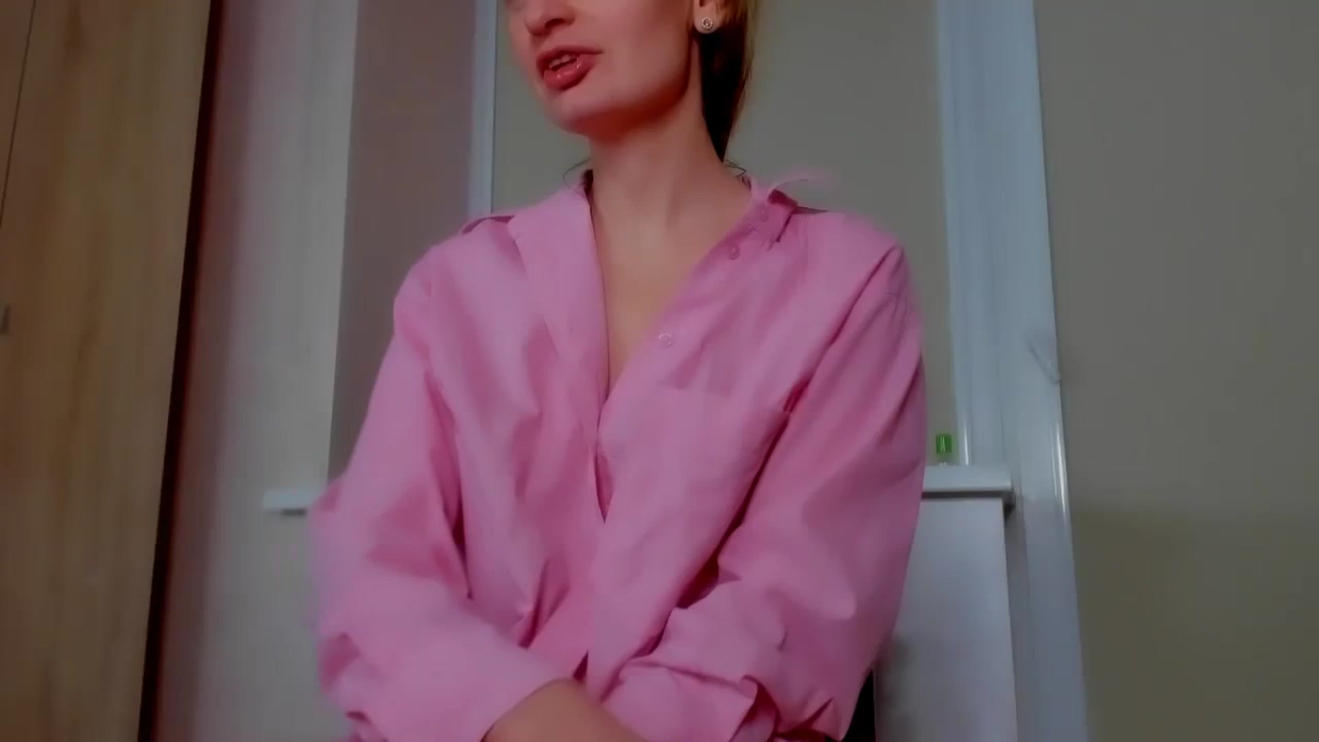 Gallery image thumbnail from Elenapre's myfreecams stream on, 03/06/2024, 08:19 image 1 of 20