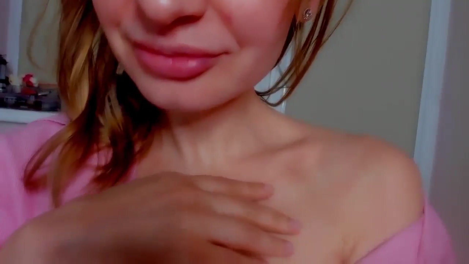Gallery image thumbnail from Elenapre's myfreecams stream on, 03/19/2024, 07:51 image 18 of 20