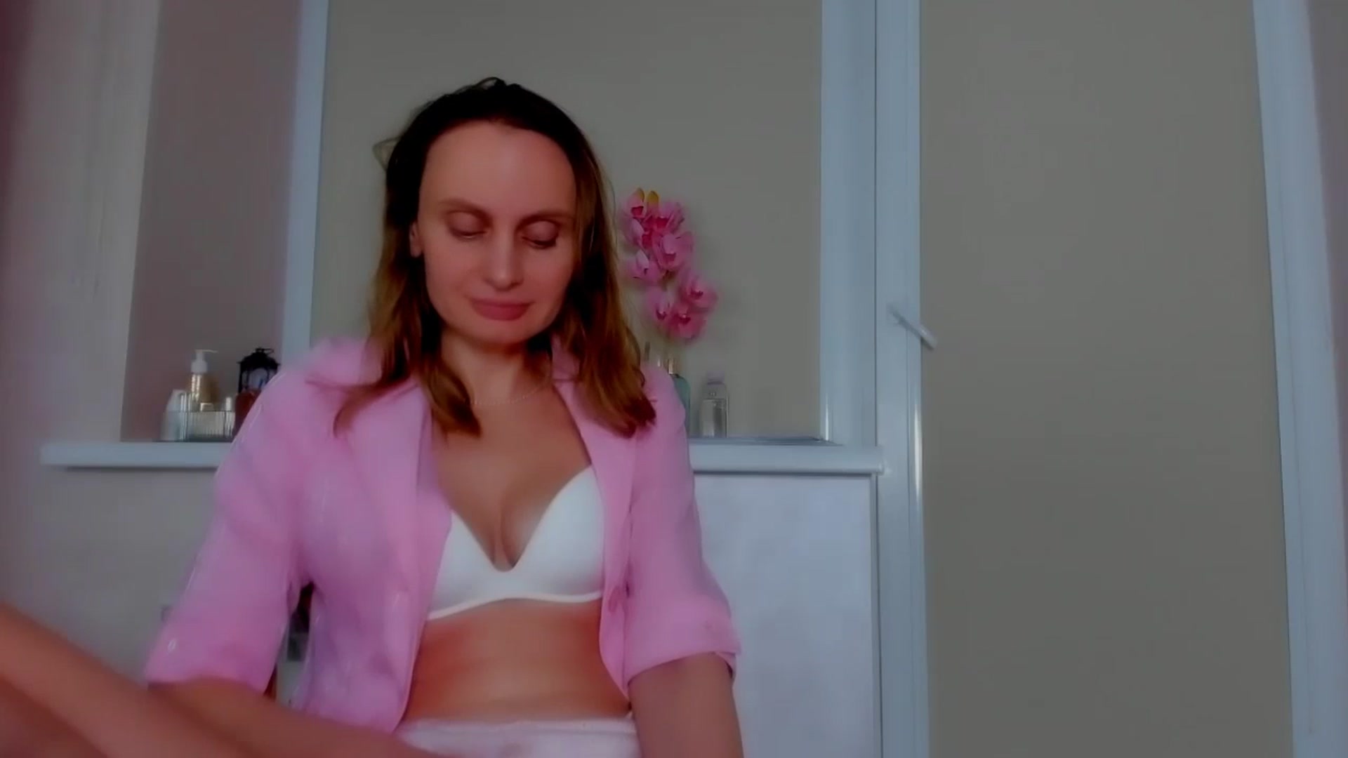 Gallery image thumbnail from Elenapre's myfreecams stream on, 04/19/2024, 07:29 image 3 of 20