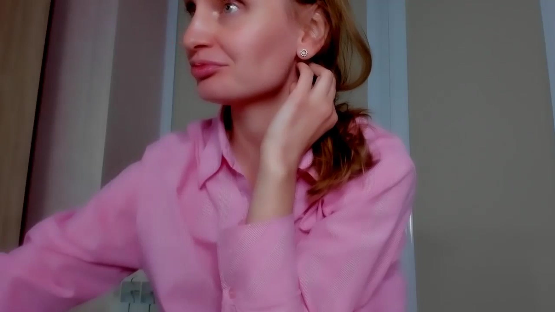 Gallery image thumbnail from Elenapre's myfreecams stream on, 04/23/2024, 07:59 image 11 of 20