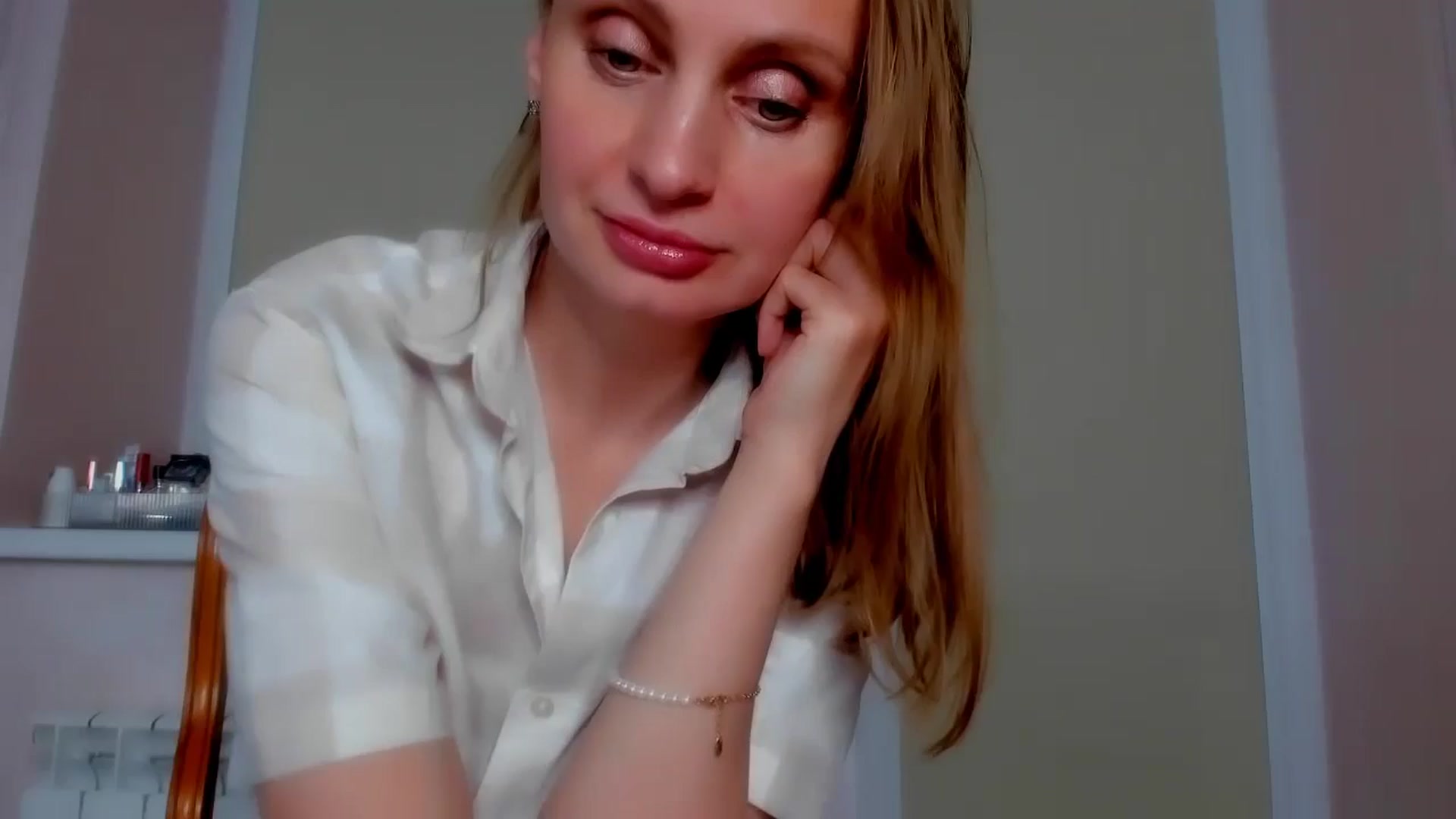 Gallery image thumbnail from Elenapre's myfreecams stream on, 05/14/2024, 08:18 image 5 of 20