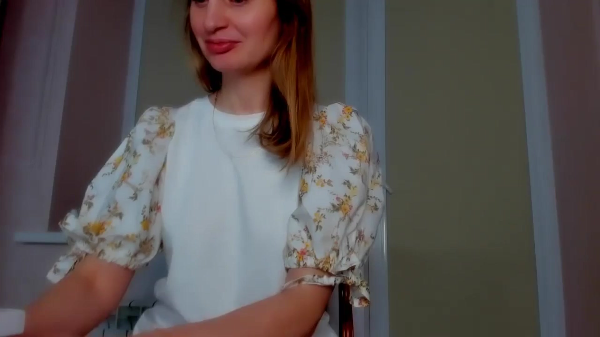 Gallery image thumbnail from Elenapre's myfreecams stream on, 05/17/2024, 08:12 image 4 of 20