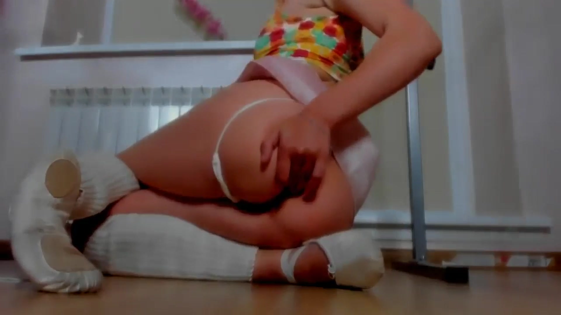 Gallery image thumbnail from Elenapre's myfreecams stream on, 07/09/2024, 04:50 image 11 of 20