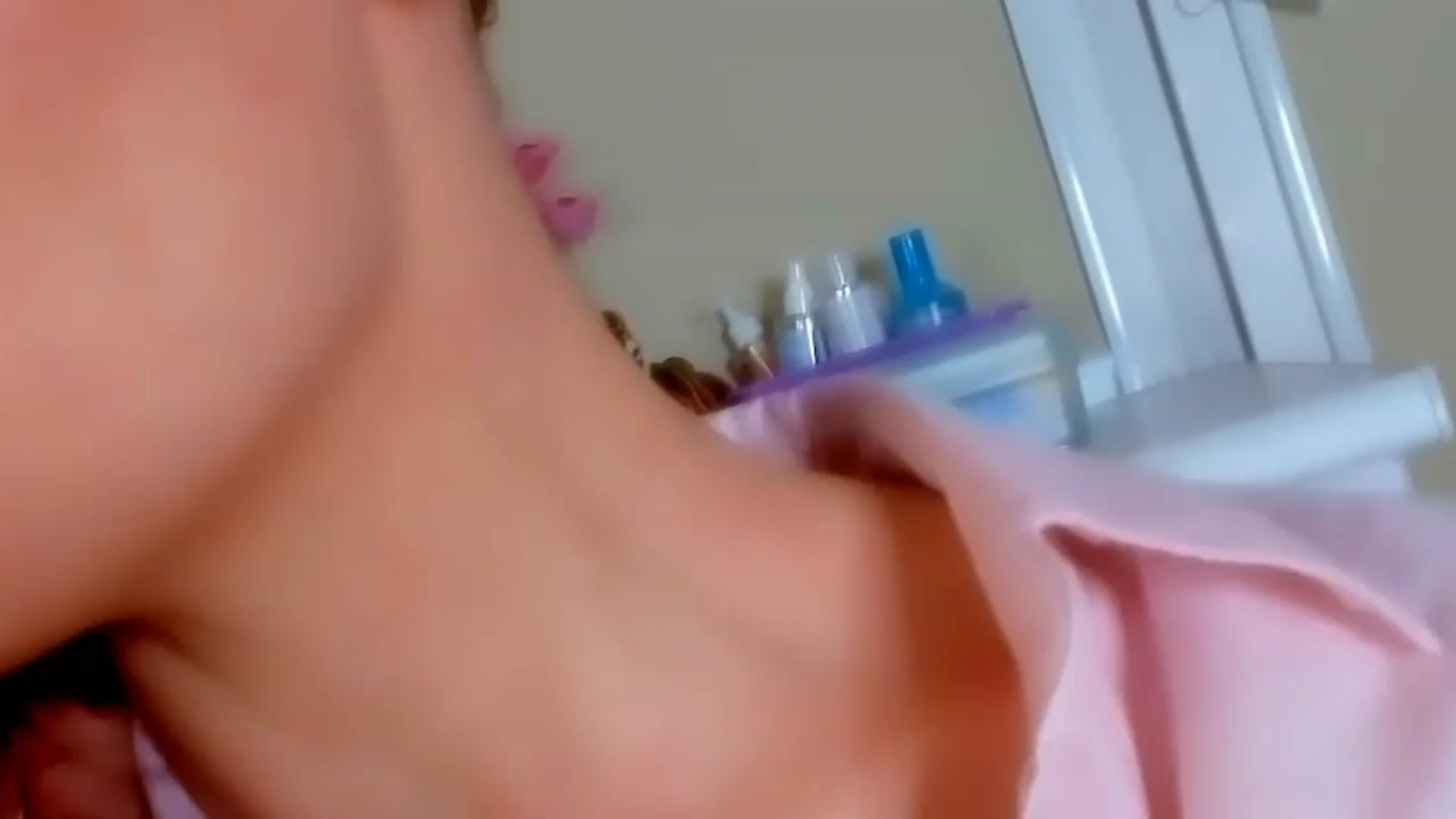 Gallery image thumbnail from Elenapre's myfreecams stream on, 08/06/2024, 07:08 image 10 of 20